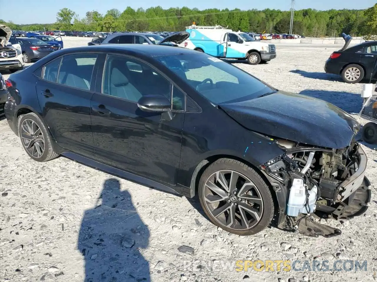 4 Photograph of a damaged car 5YFS4RCE6LP030042 TOYOTA COROLLA 2020