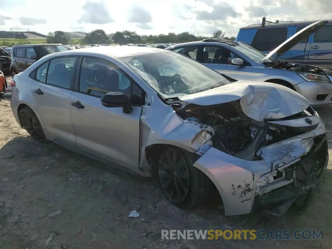 4 Photograph of a damaged car 5YFS4RCE6LP030154 TOYOTA COROLLA 2020
