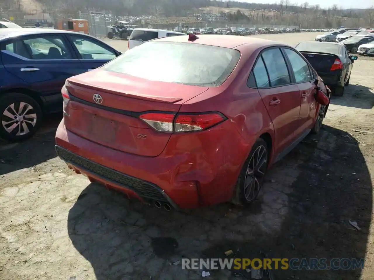 4 Photograph of a damaged car 5YFS4RCE6LP035810 TOYOTA COROLLA 2020