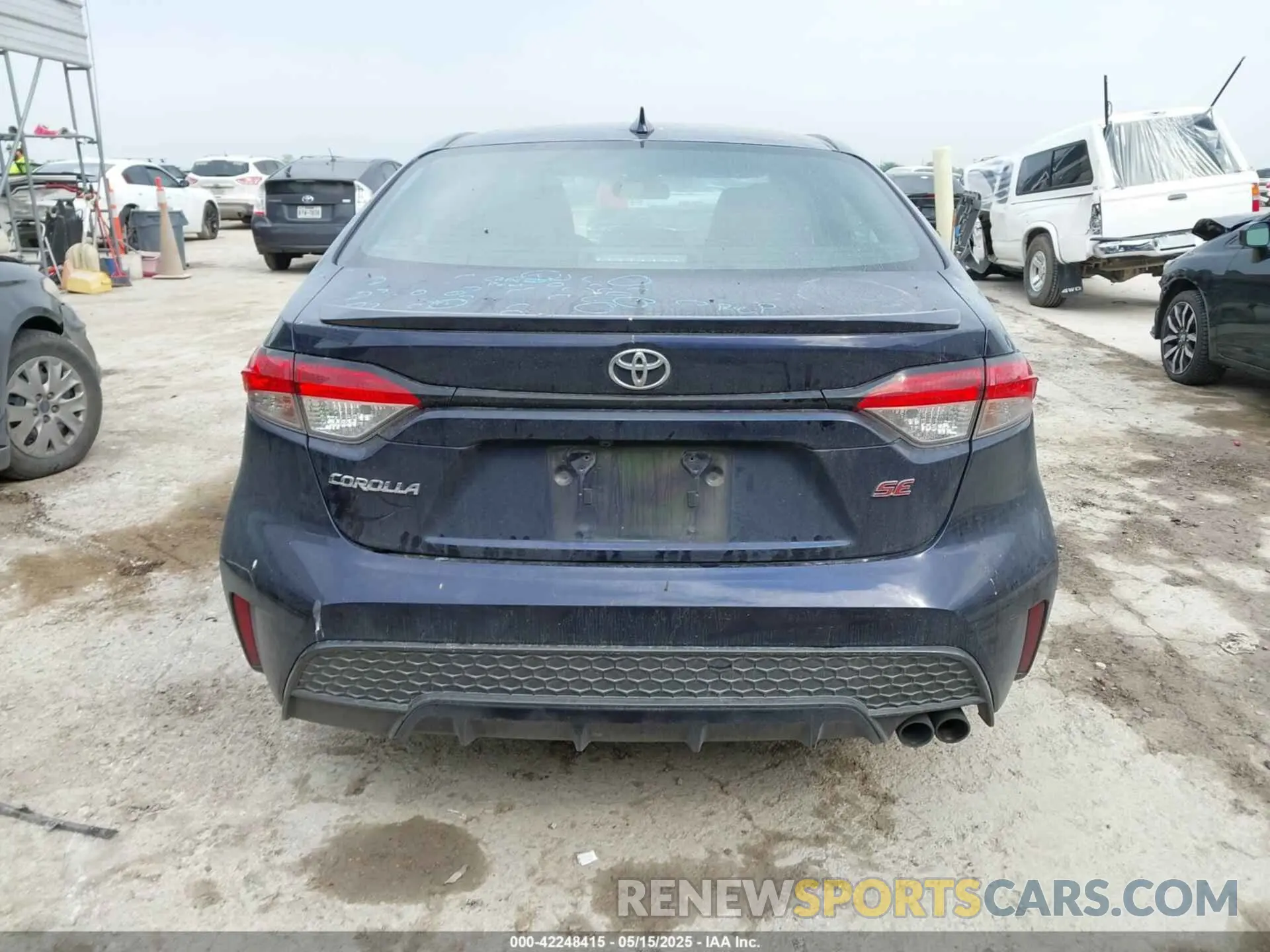16 Photograph of a damaged car 5YFS4RCE6LP040831 TOYOTA COROLLA 2020