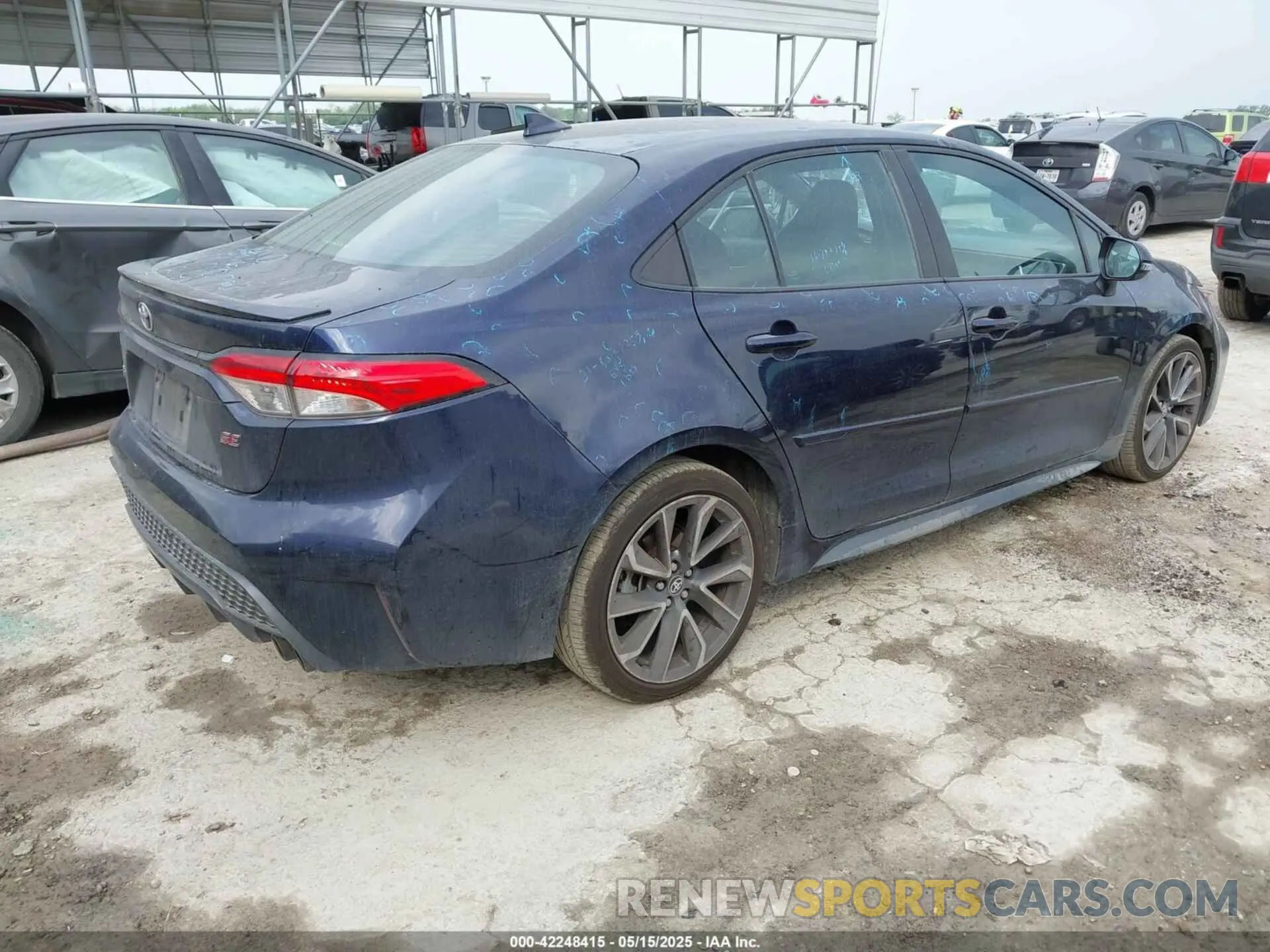 4 Photograph of a damaged car 5YFS4RCE6LP040831 TOYOTA COROLLA 2020