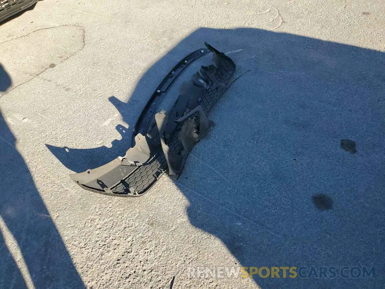 12 Photograph of a damaged car 5YFS4RCE6LP046077 TOYOTA COROLLA 2020