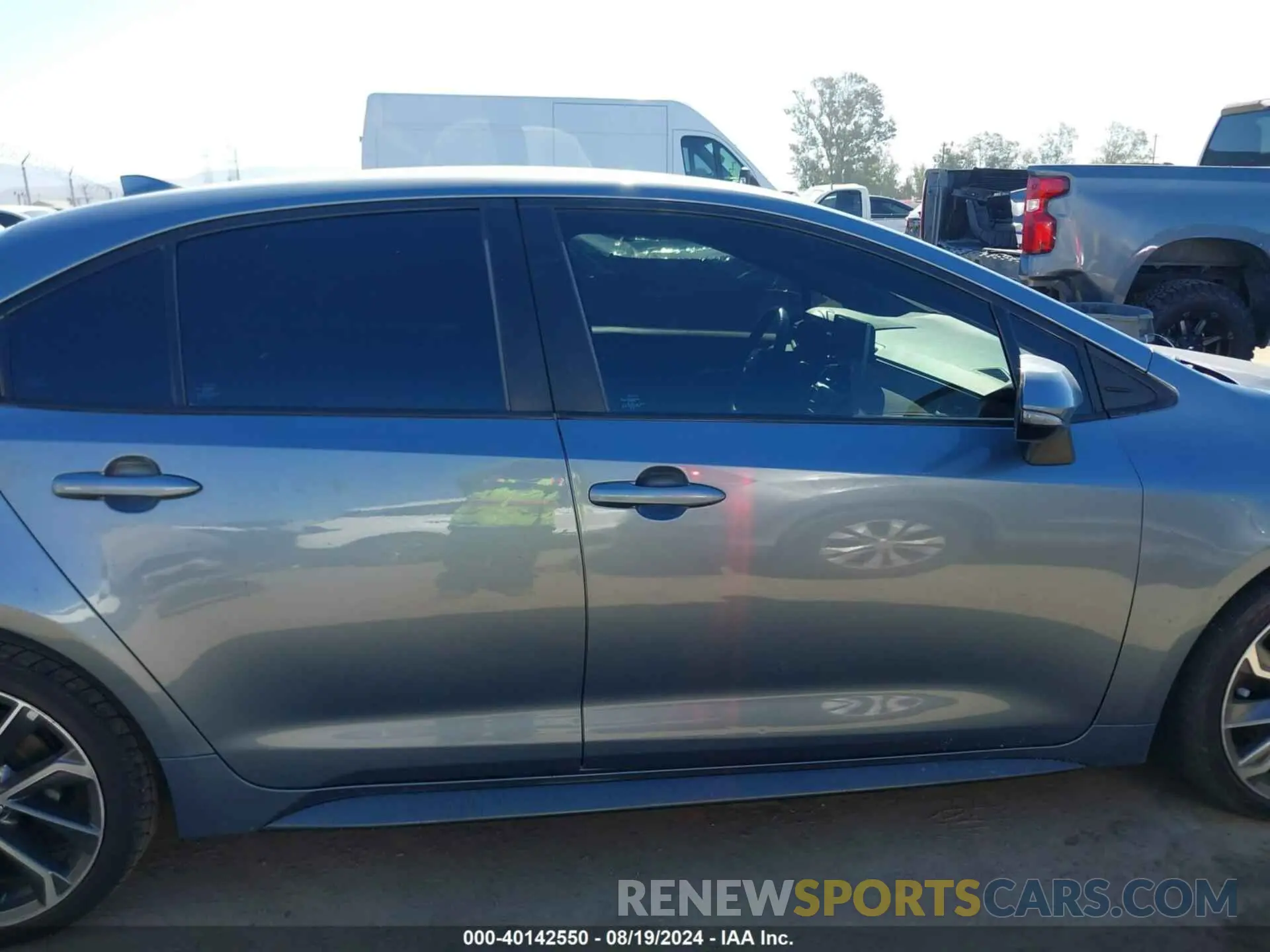 14 Photograph of a damaged car 5YFS4RCE6LP055894 TOYOTA COROLLA 2020