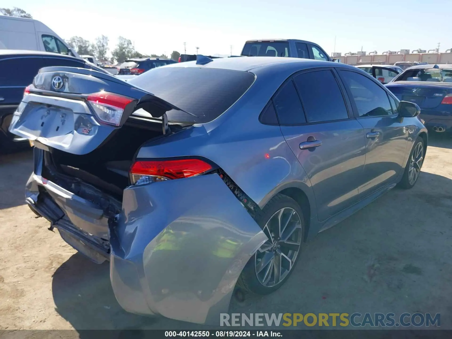 4 Photograph of a damaged car 5YFS4RCE6LP055894 TOYOTA COROLLA 2020