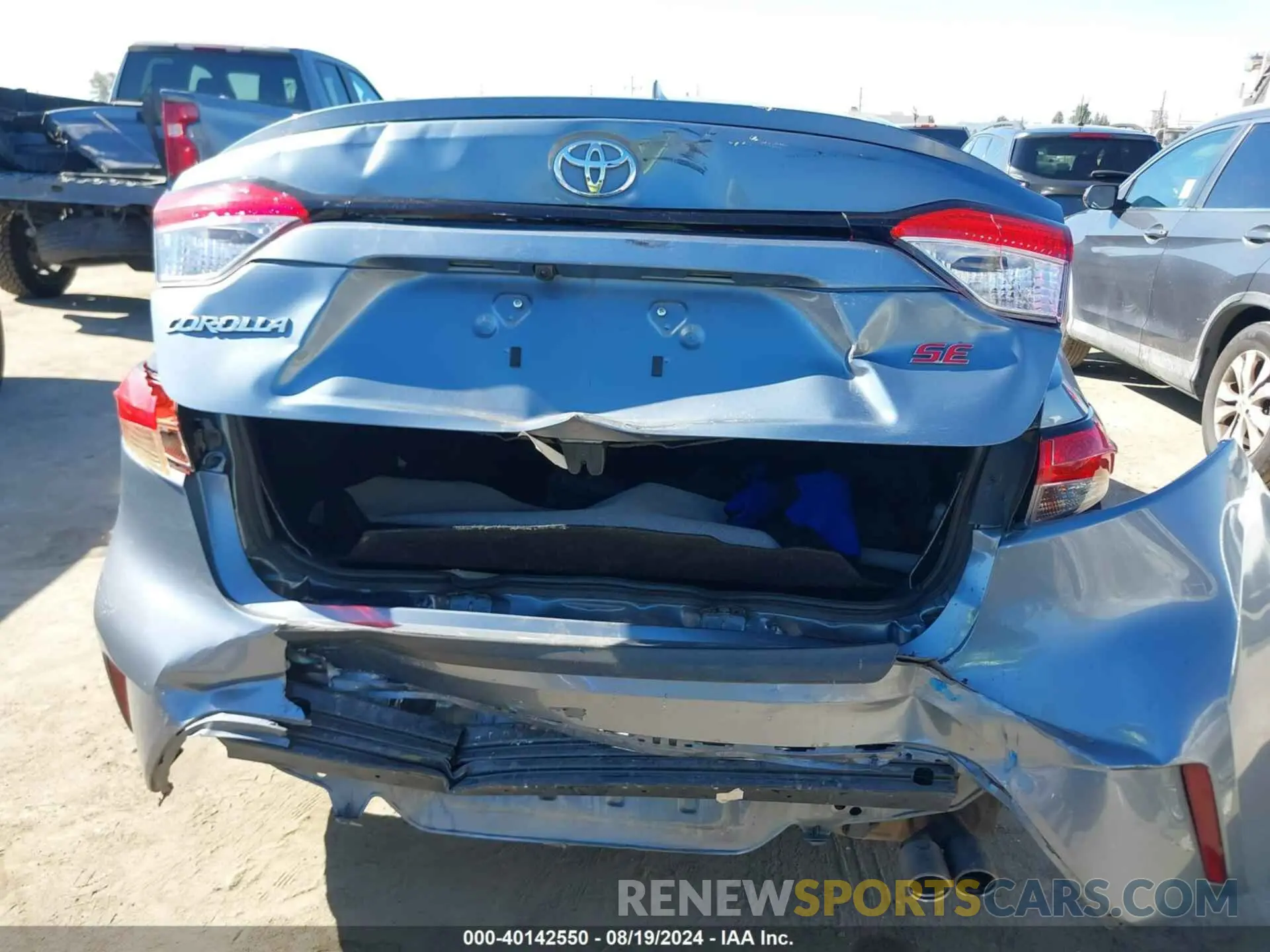 6 Photograph of a damaged car 5YFS4RCE6LP055894 TOYOTA COROLLA 2020