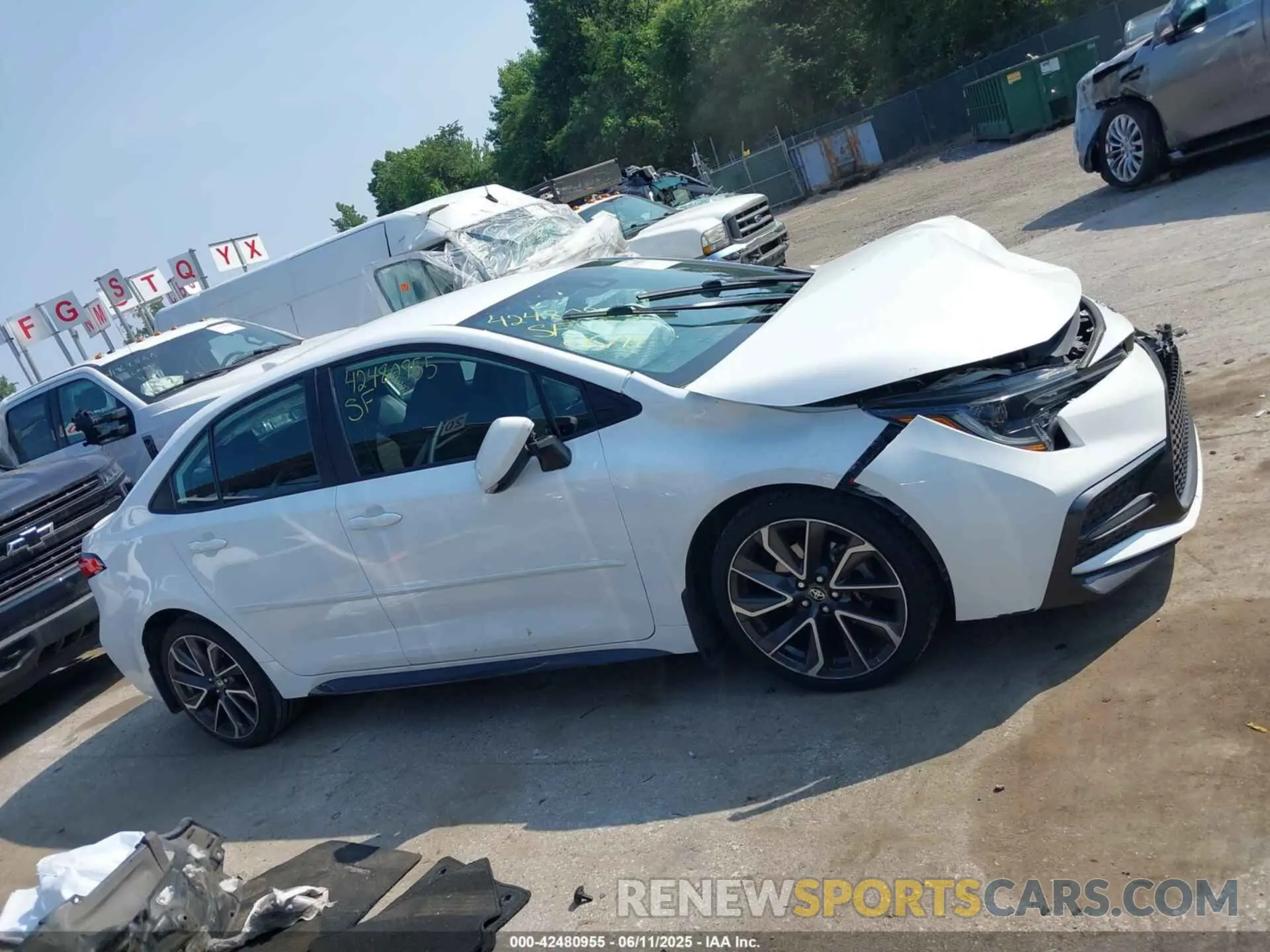 13 Photograph of a damaged car 5YFS4RCE7LP010303 TOYOTA COROLLA 2020