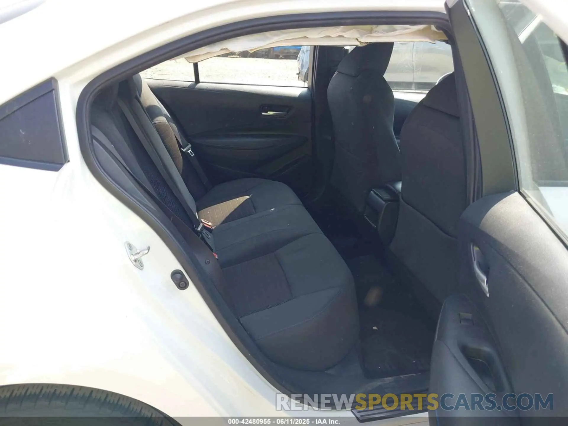 8 Photograph of a damaged car 5YFS4RCE7LP010303 TOYOTA COROLLA 2020