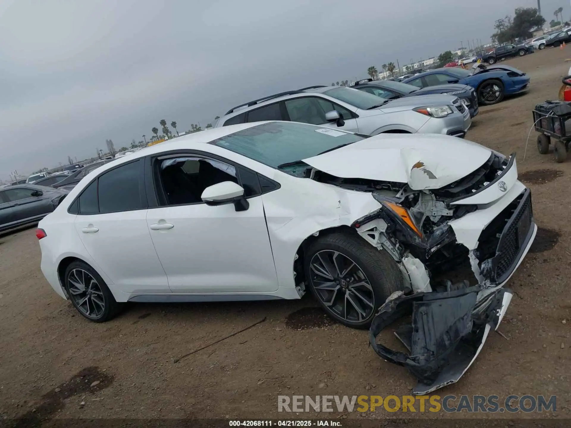13 Photograph of a damaged car 5YFS4RCE7LP013783 TOYOTA COROLLA 2020