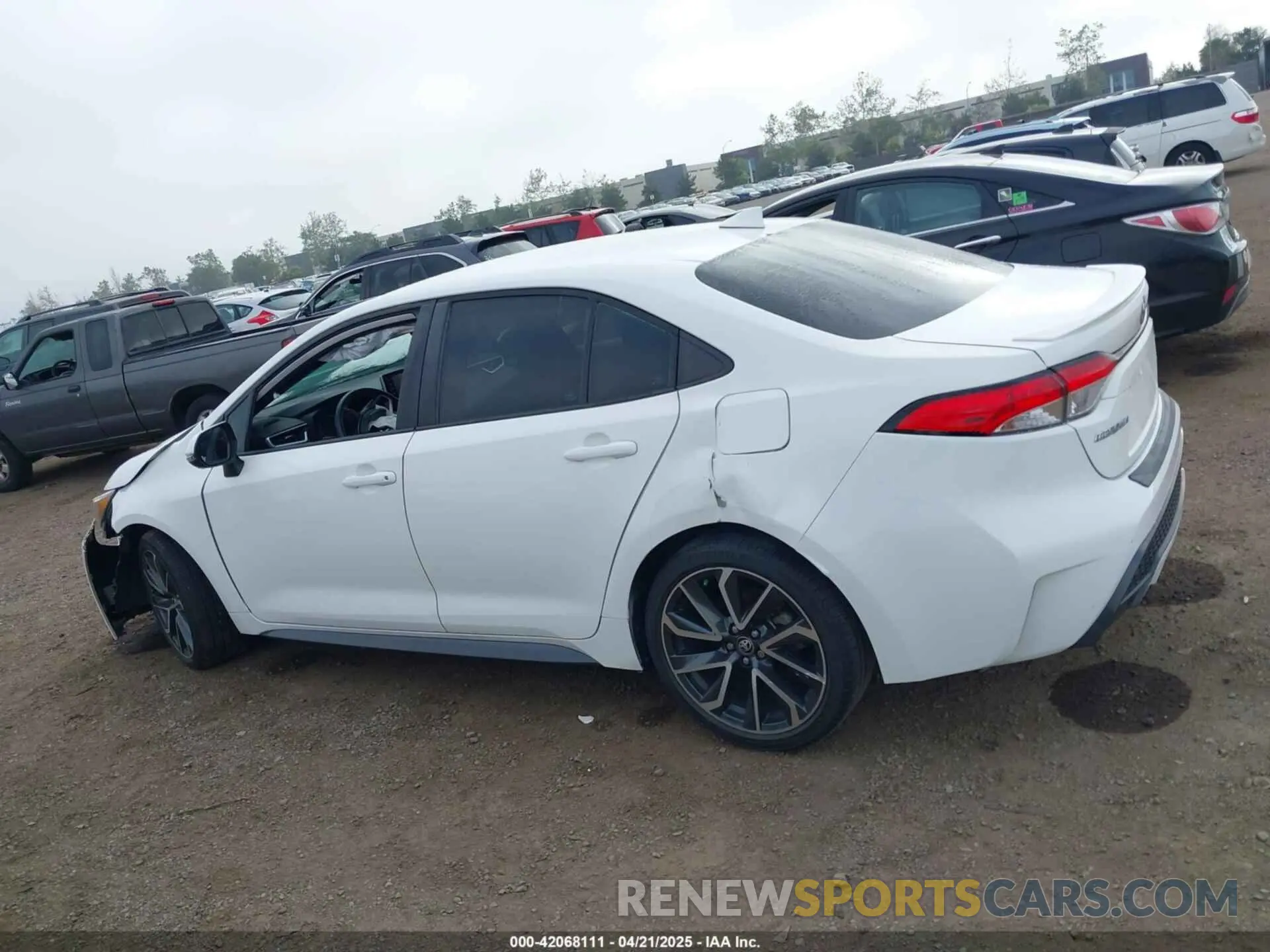 14 Photograph of a damaged car 5YFS4RCE7LP013783 TOYOTA COROLLA 2020