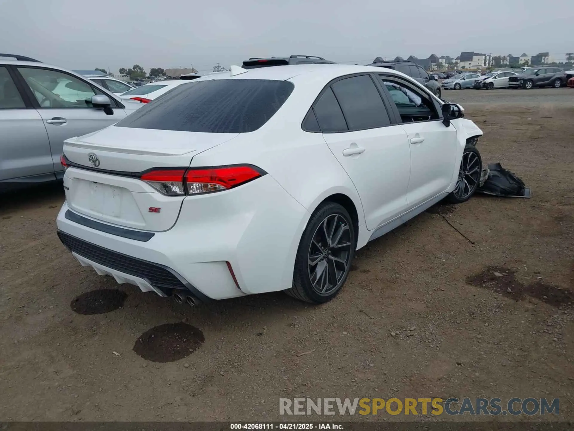4 Photograph of a damaged car 5YFS4RCE7LP013783 TOYOTA COROLLA 2020