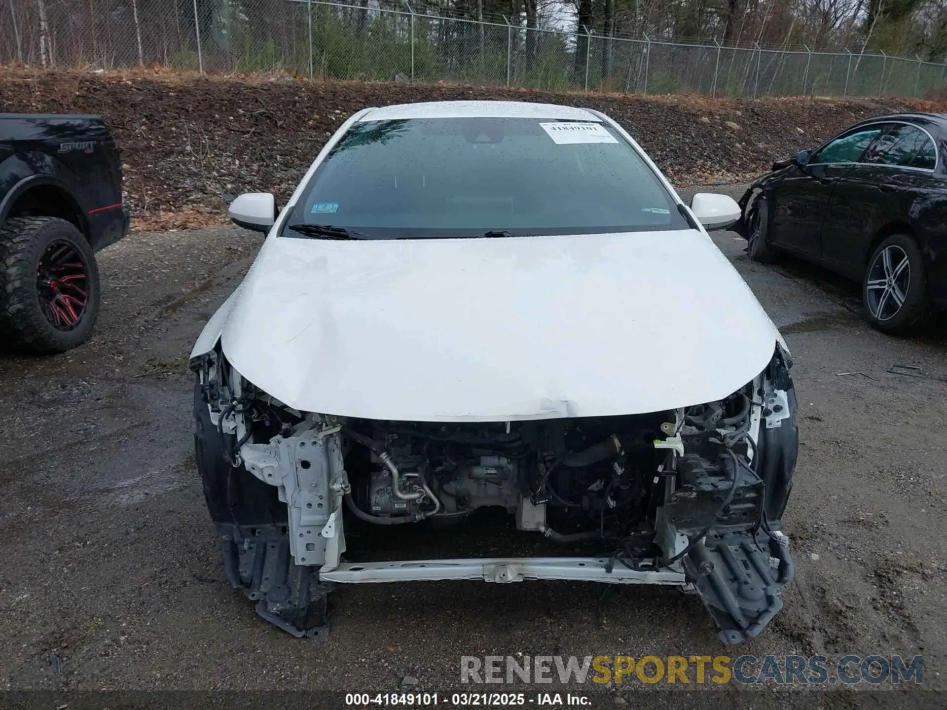 13 Photograph of a damaged car 5YFS4RCE7LP026260 TOYOTA COROLLA 2020