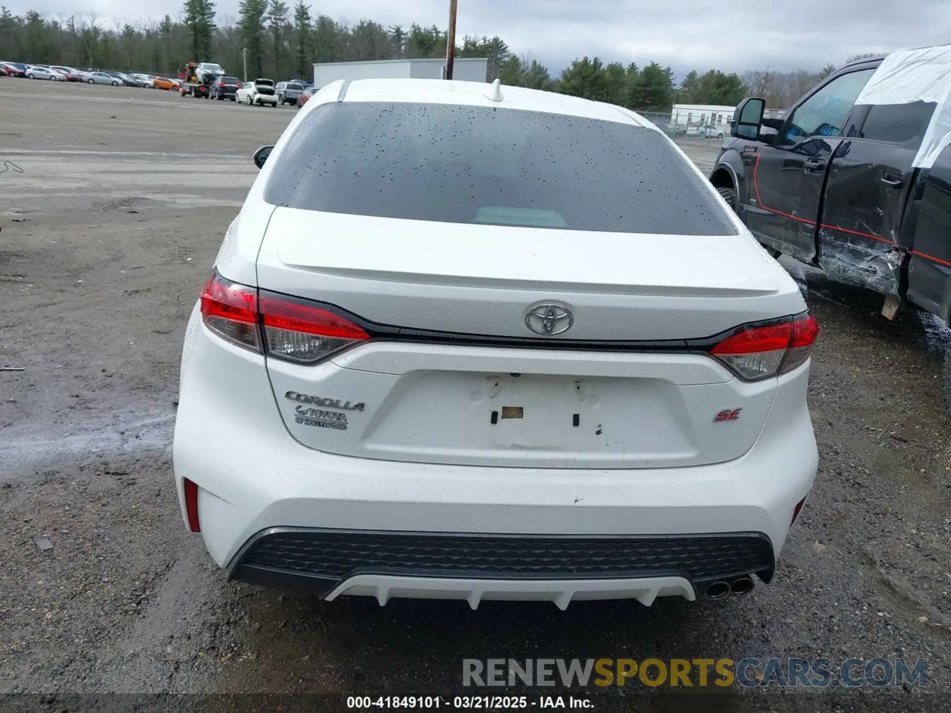 17 Photograph of a damaged car 5YFS4RCE7LP026260 TOYOTA COROLLA 2020