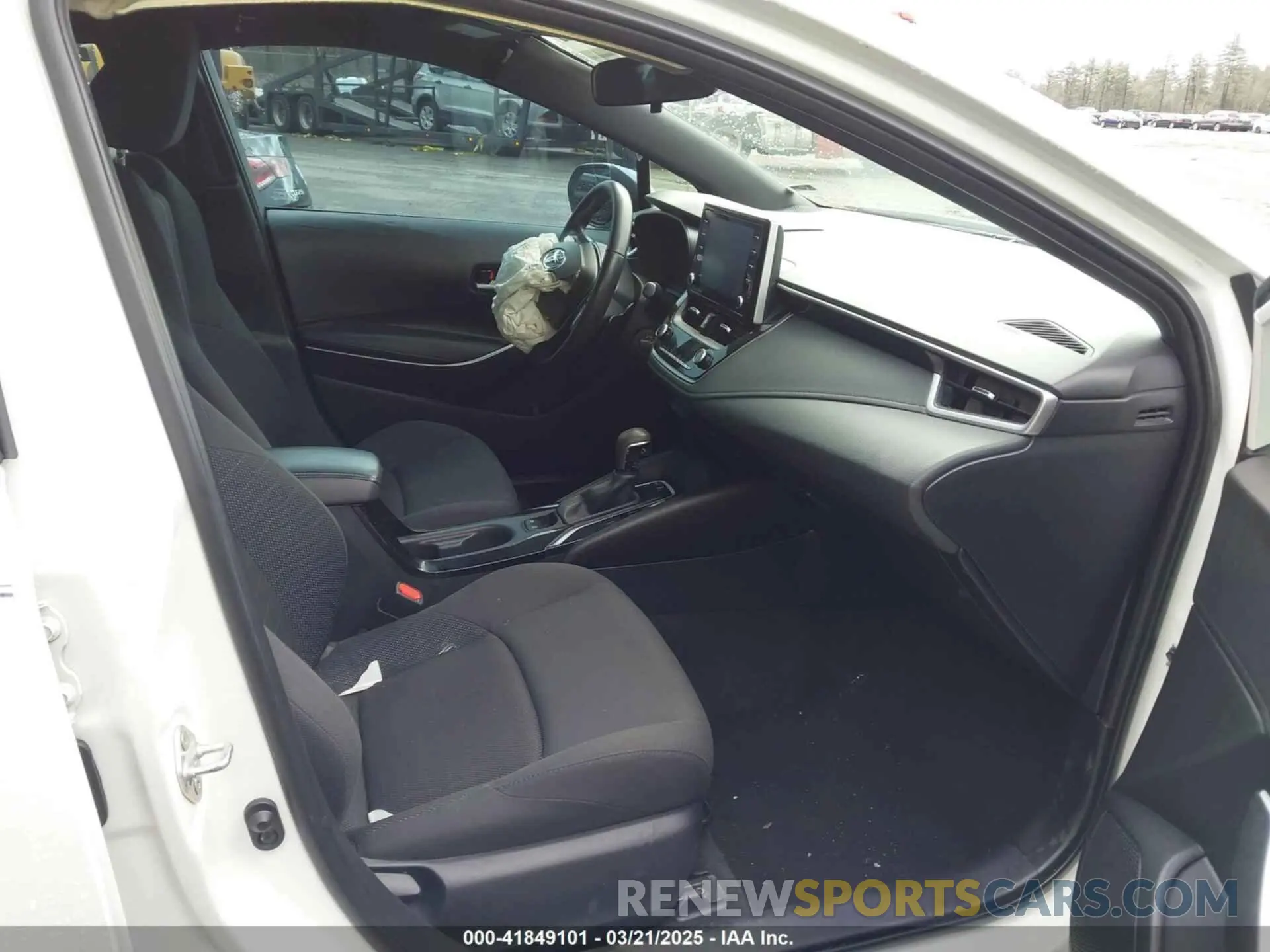 5 Photograph of a damaged car 5YFS4RCE7LP026260 TOYOTA COROLLA 2020