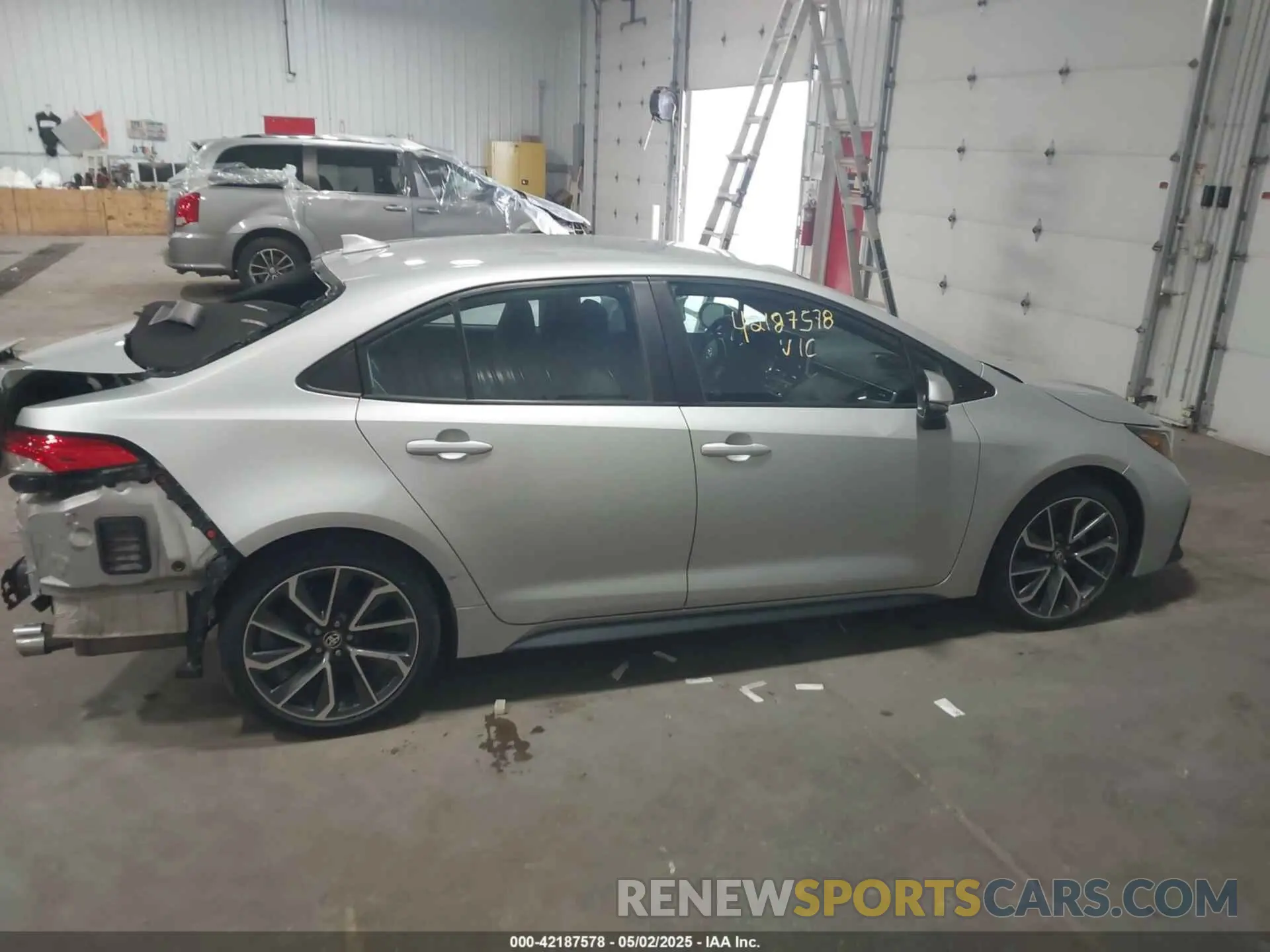 13 Photograph of a damaged car 5YFS4RCE7LP028459 TOYOTA COROLLA 2020