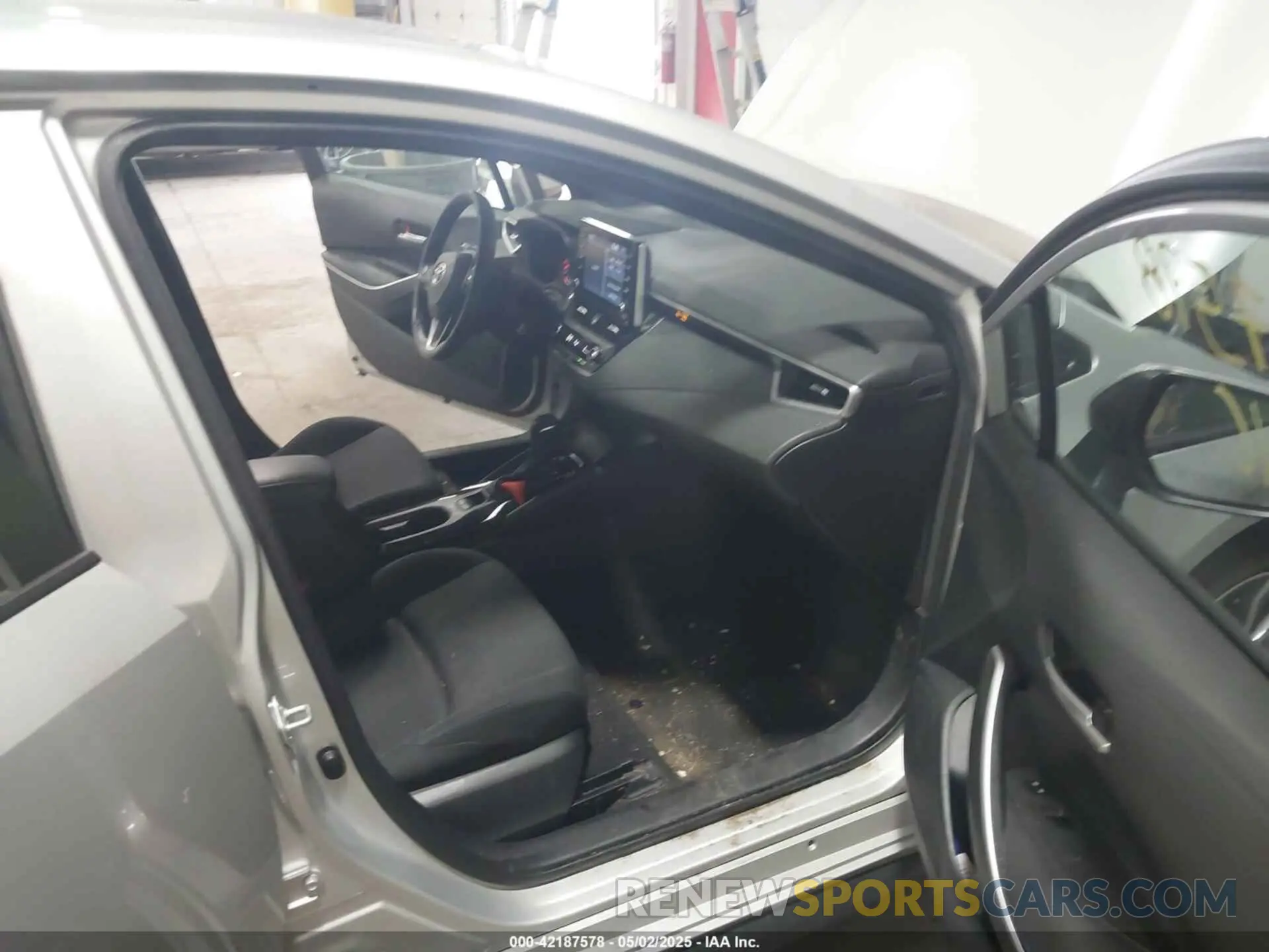 5 Photograph of a damaged car 5YFS4RCE7LP028459 TOYOTA COROLLA 2020