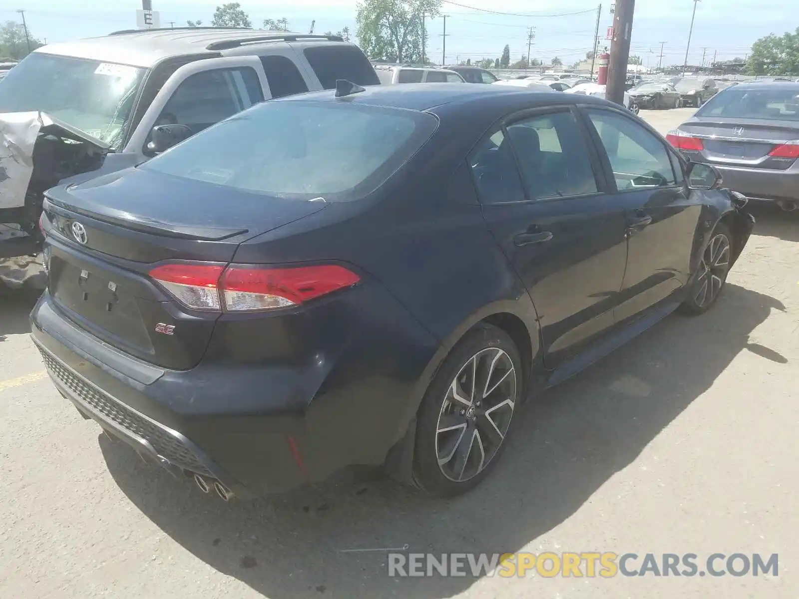 4 Photograph of a damaged car 5YFS4RCE7LP032575 TOYOTA COROLLA 2020