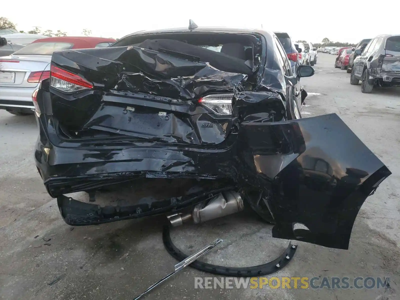 9 Photograph of a damaged car 5YFS4RCE7LP035881 TOYOTA COROLLA 2020