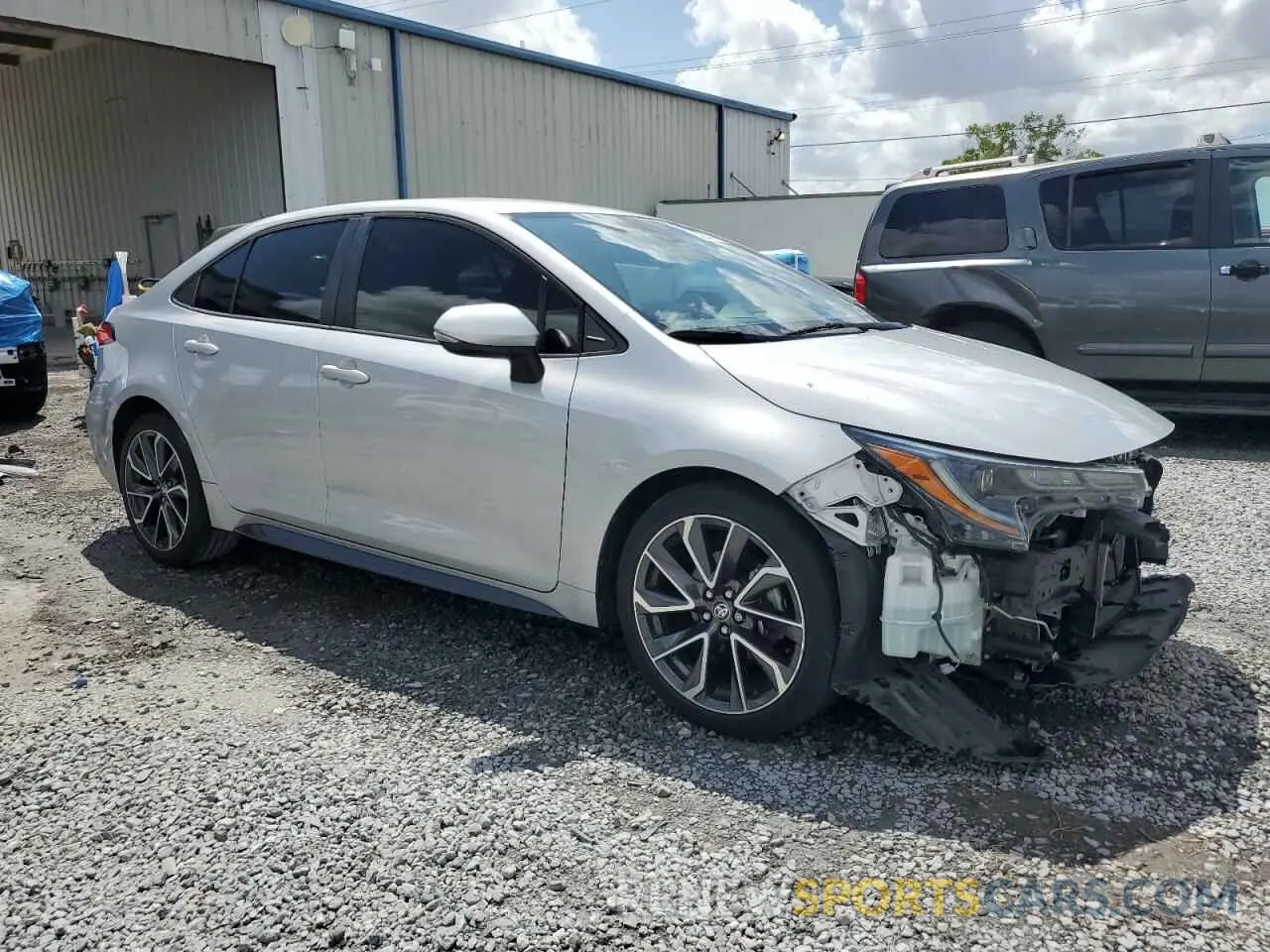 4 Photograph of a damaged car 5YFS4RCE7LP044046 TOYOTA COROLLA 2020