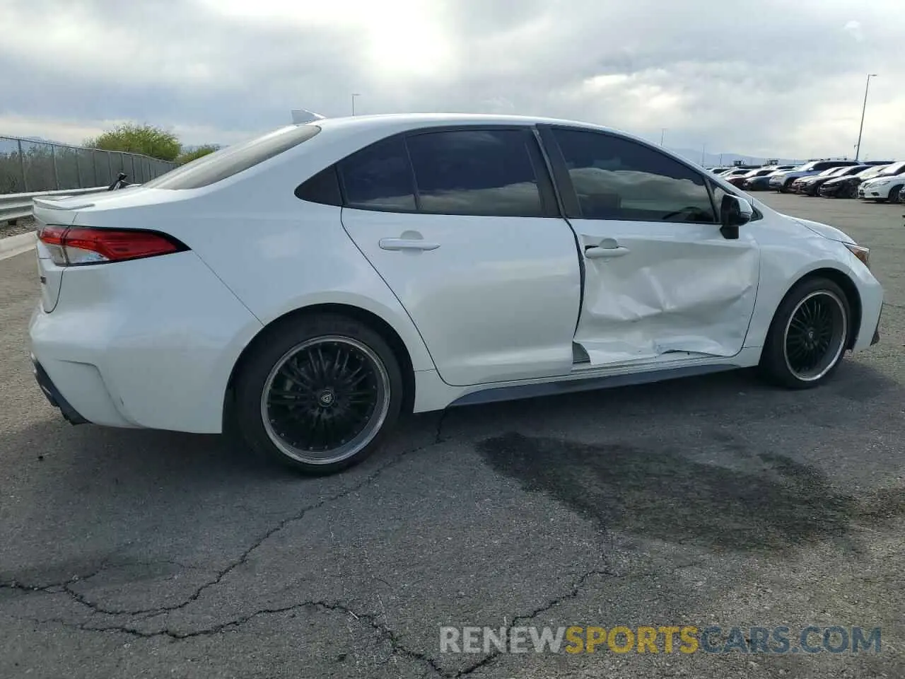 3 Photograph of a damaged car 5YFS4RCE7LP055502 TOYOTA COROLLA 2020