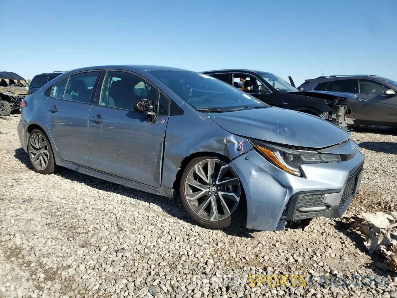 4 Photograph of a damaged car 5YFS4RCE8LP033069 TOYOTA COROLLA 2020
