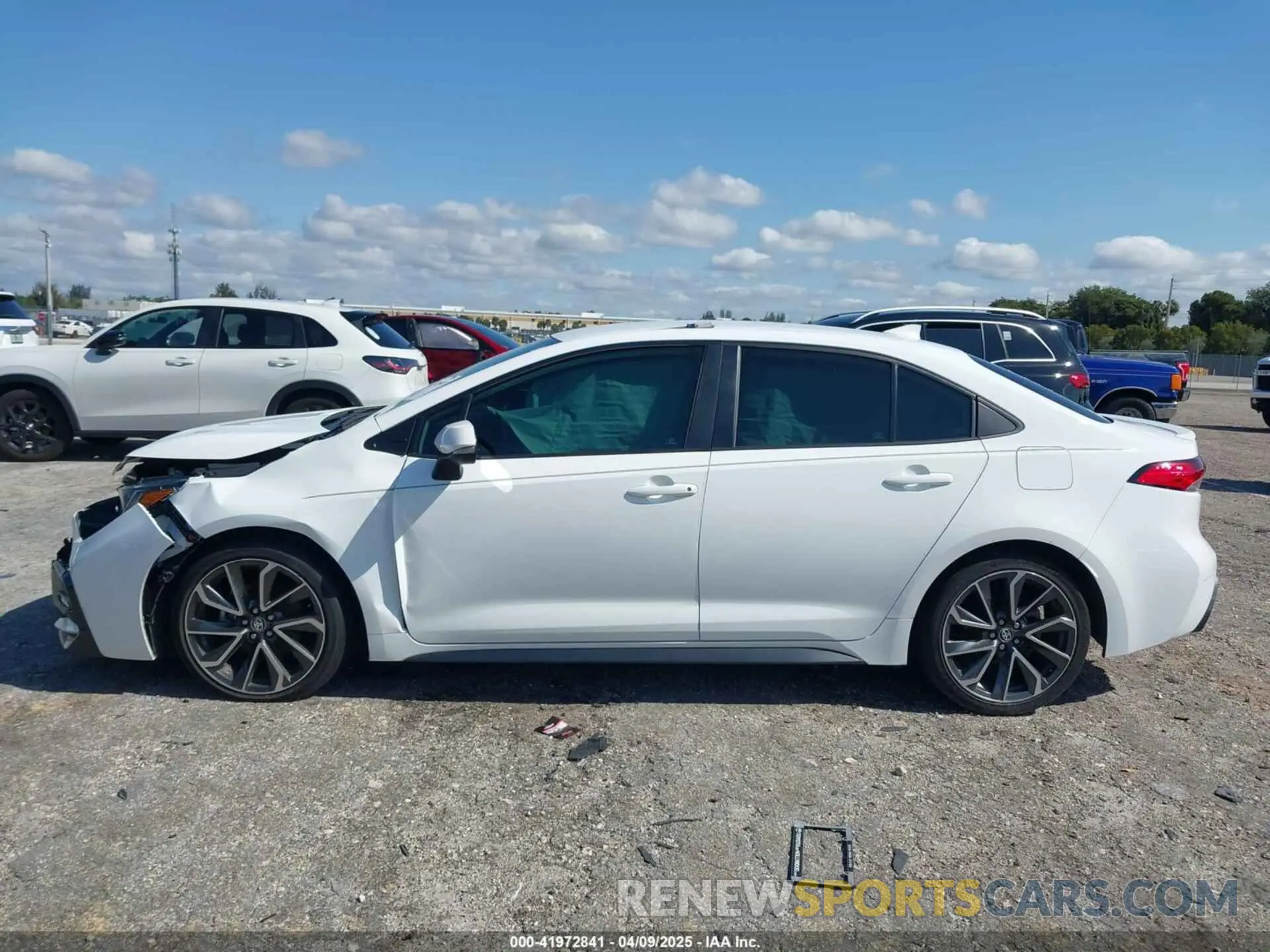 13 Photograph of a damaged car 5YFS4RCE8LP052706 TOYOTA COROLLA 2020