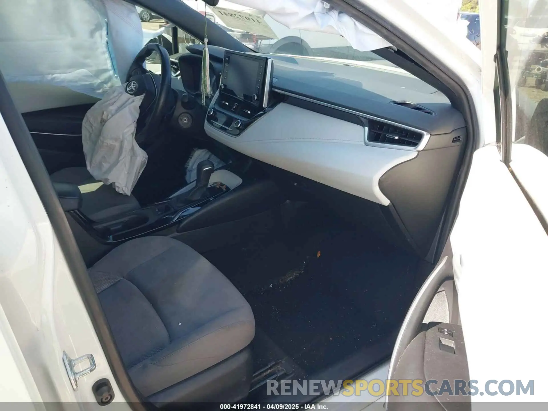5 Photograph of a damaged car 5YFS4RCE8LP052706 TOYOTA COROLLA 2020