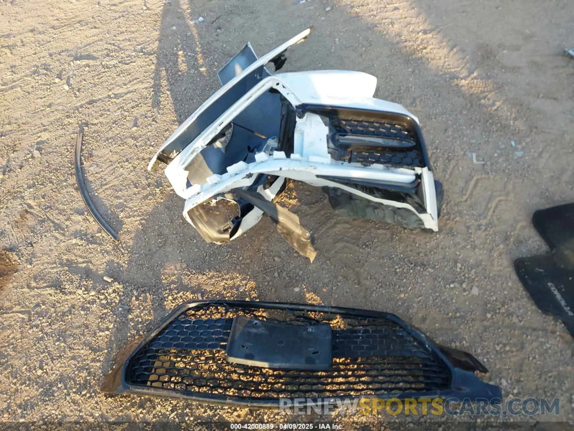 12 Photograph of a damaged car 5YFS4RCE8LP053595 TOYOTA COROLLA 2020