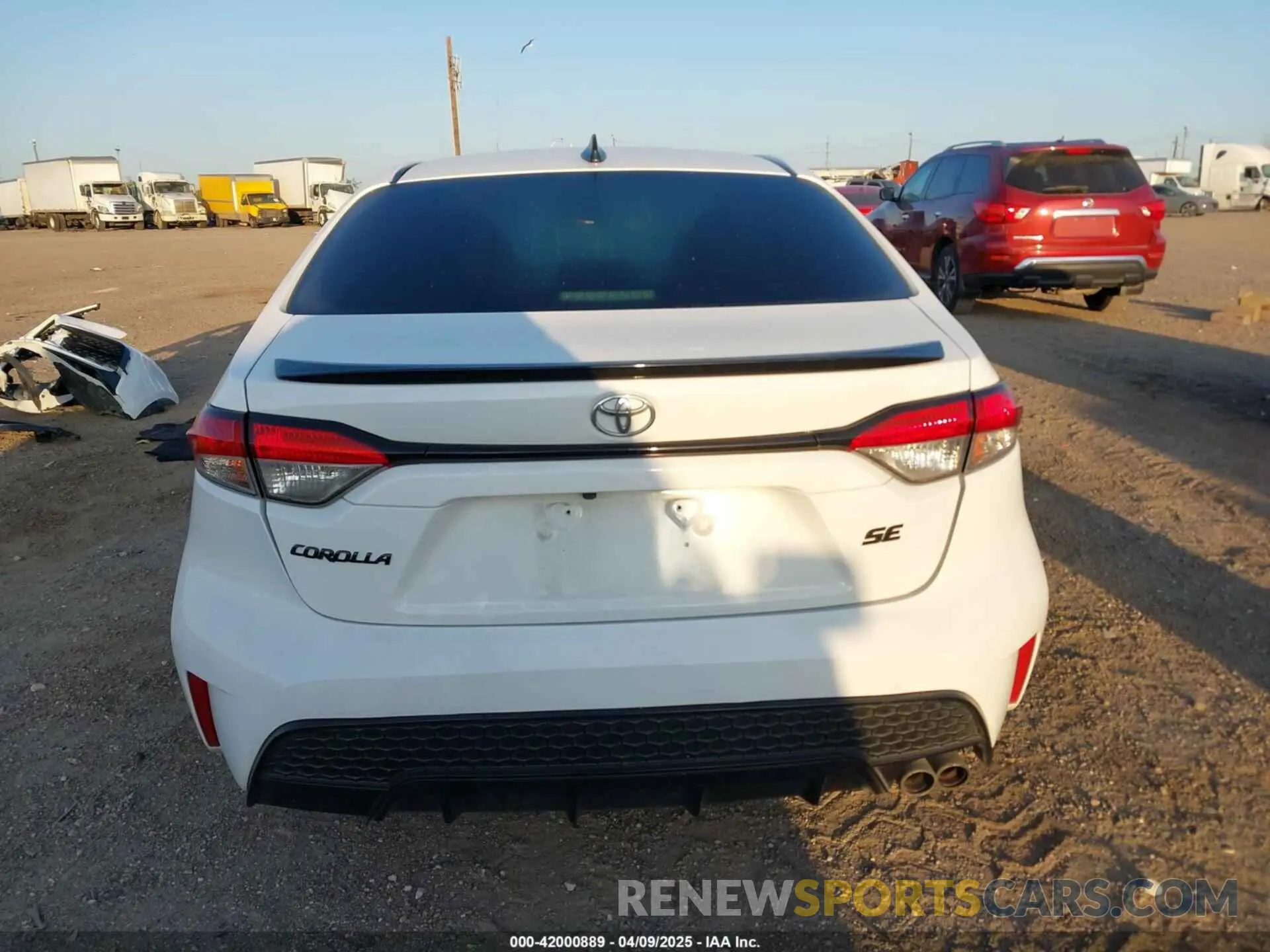 17 Photograph of a damaged car 5YFS4RCE8LP053595 TOYOTA COROLLA 2020