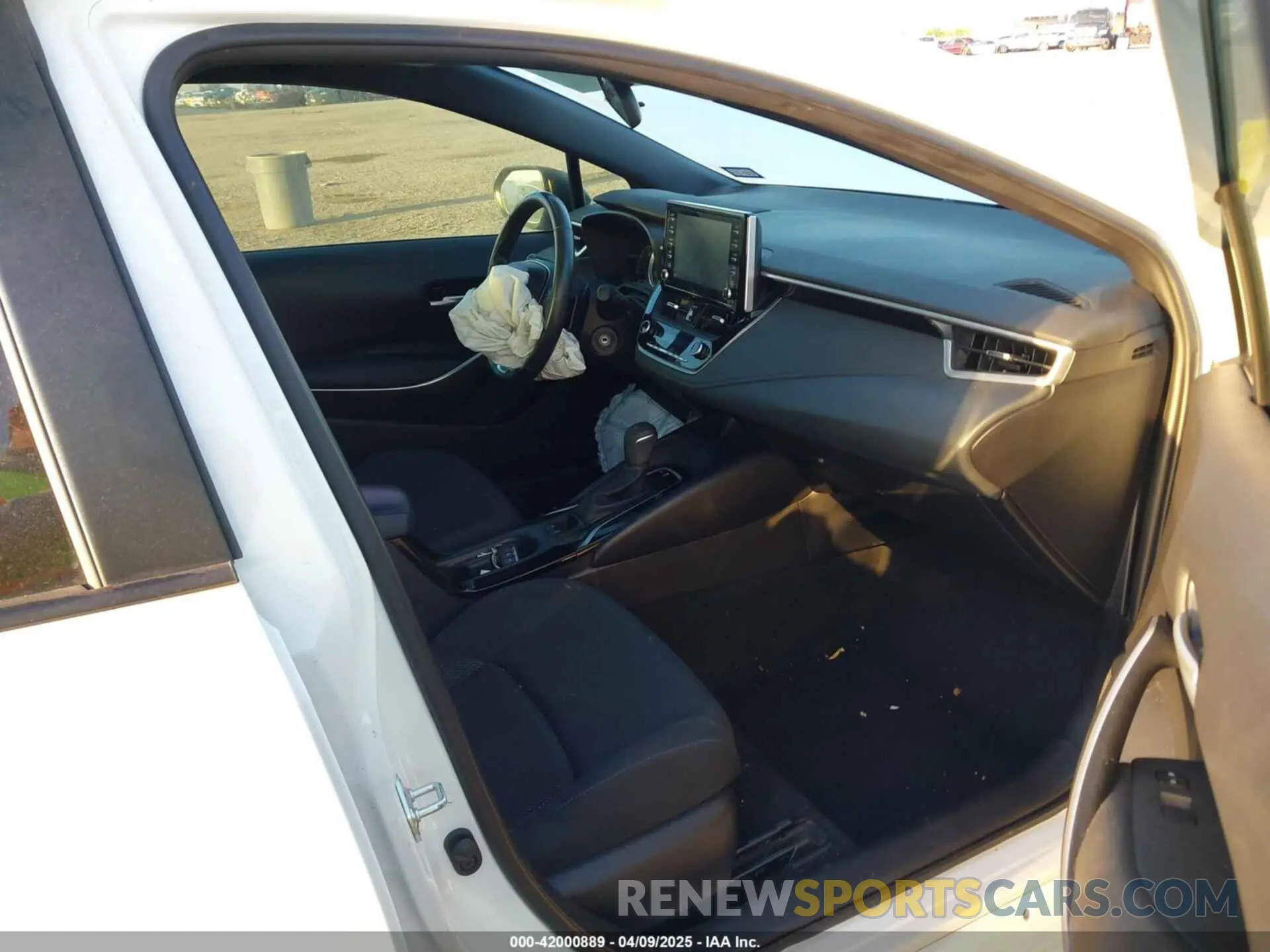 5 Photograph of a damaged car 5YFS4RCE8LP053595 TOYOTA COROLLA 2020