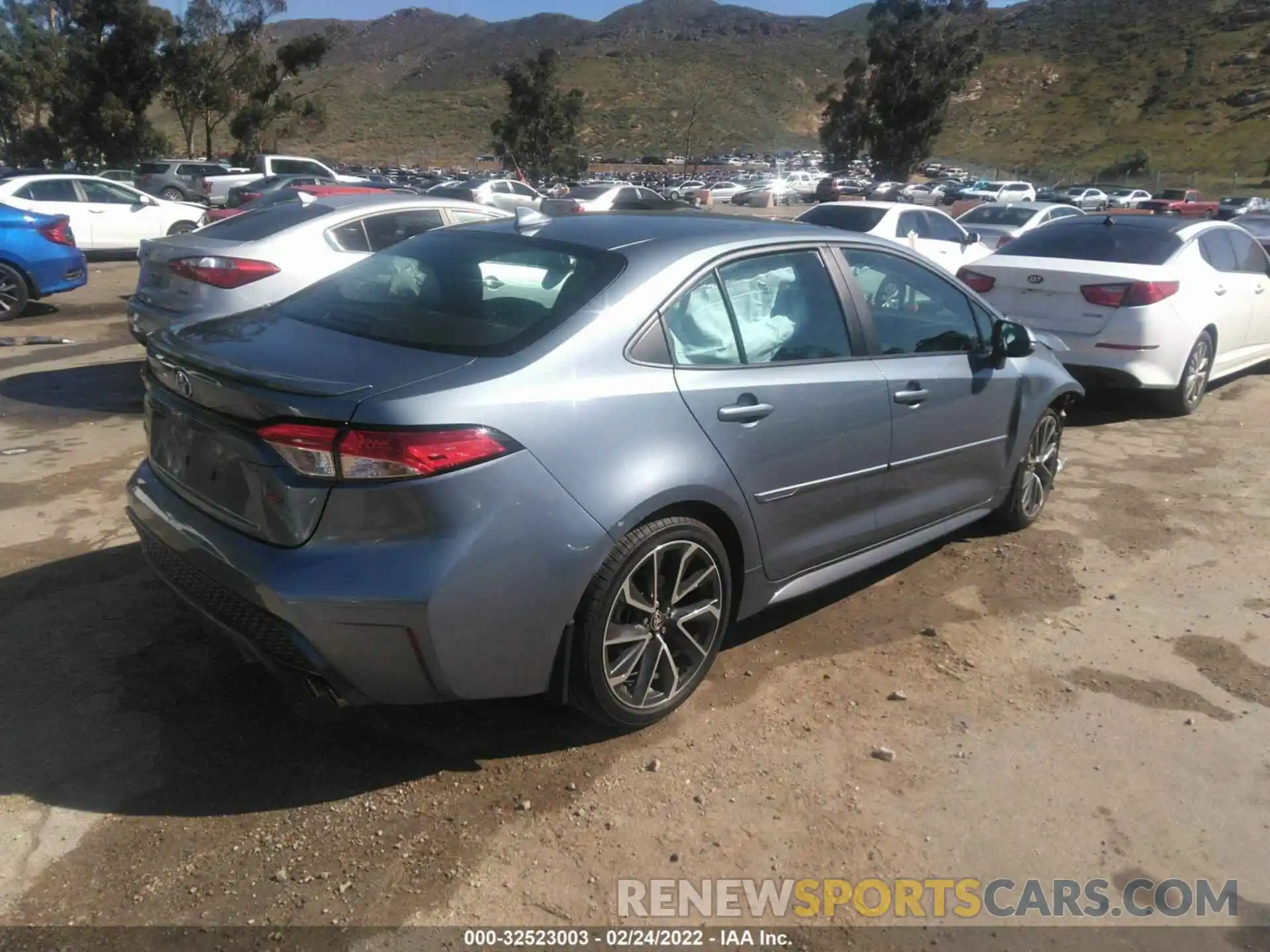 4 Photograph of a damaged car 5YFS4RCE8LP055492 TOYOTA COROLLA 2020