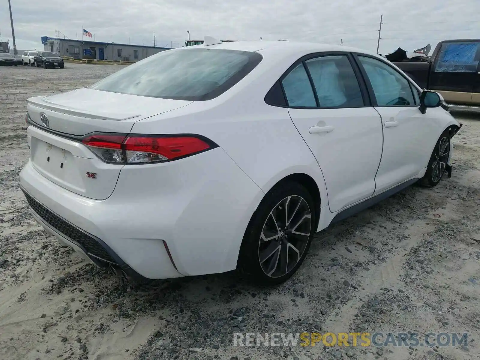 4 Photograph of a damaged car 5YFS4RCE9LP024364 TOYOTA COROLLA 2020