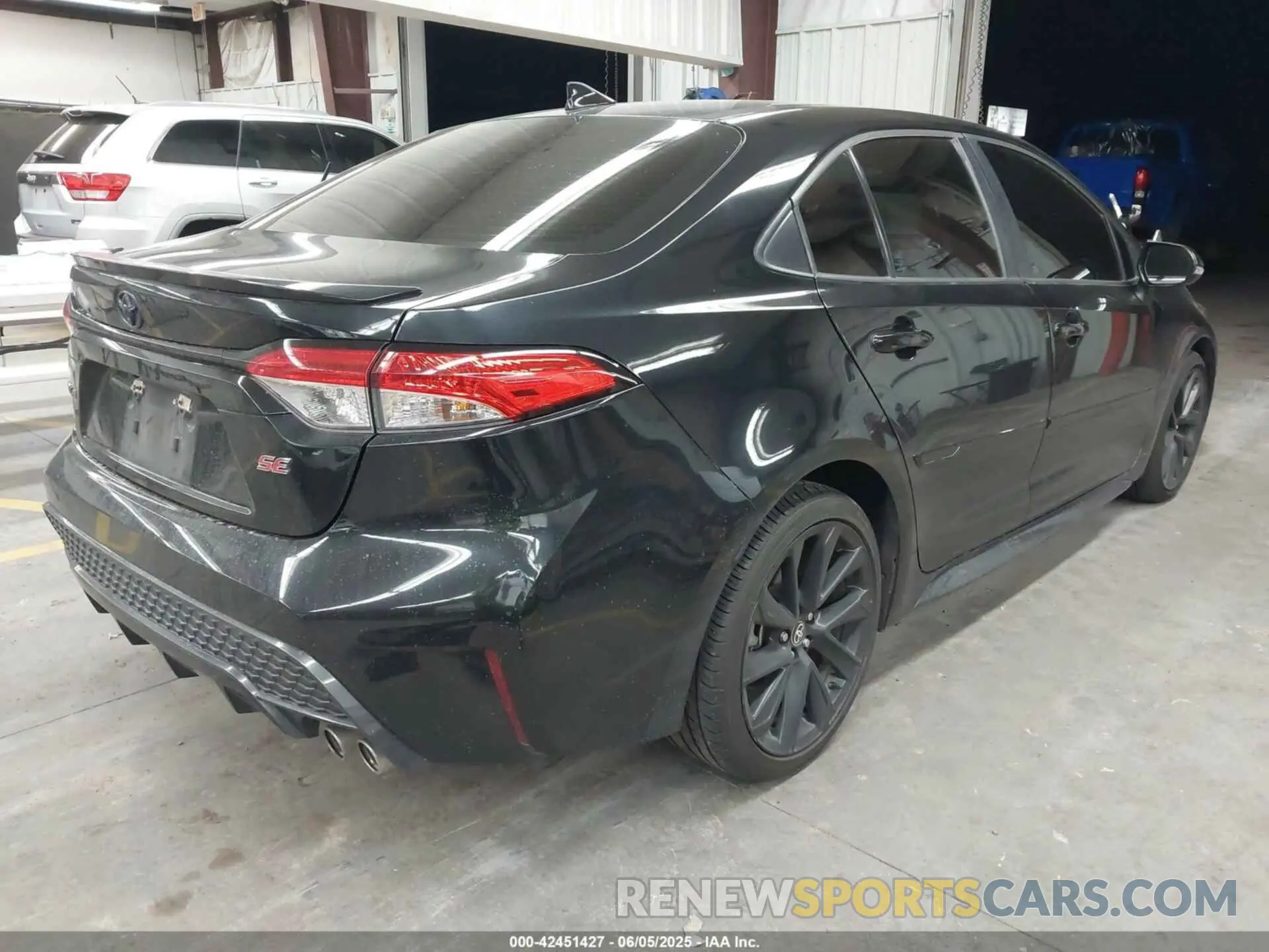 4 Photograph of a damaged car 5YFS4RCE9LP030049 TOYOTA COROLLA 2020