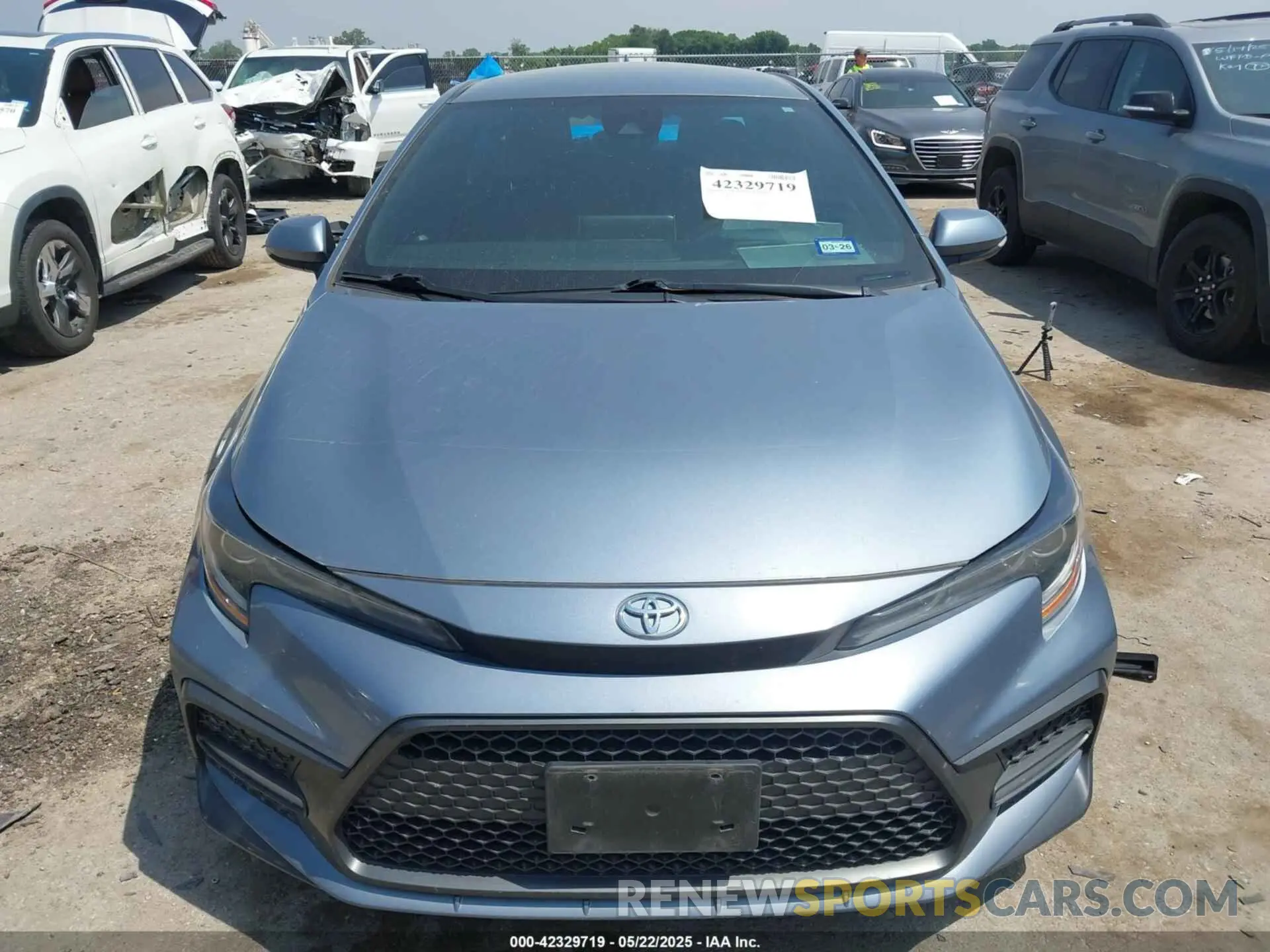 12 Photograph of a damaged car 5YFS4RCE9LP031332 TOYOTA COROLLA 2020