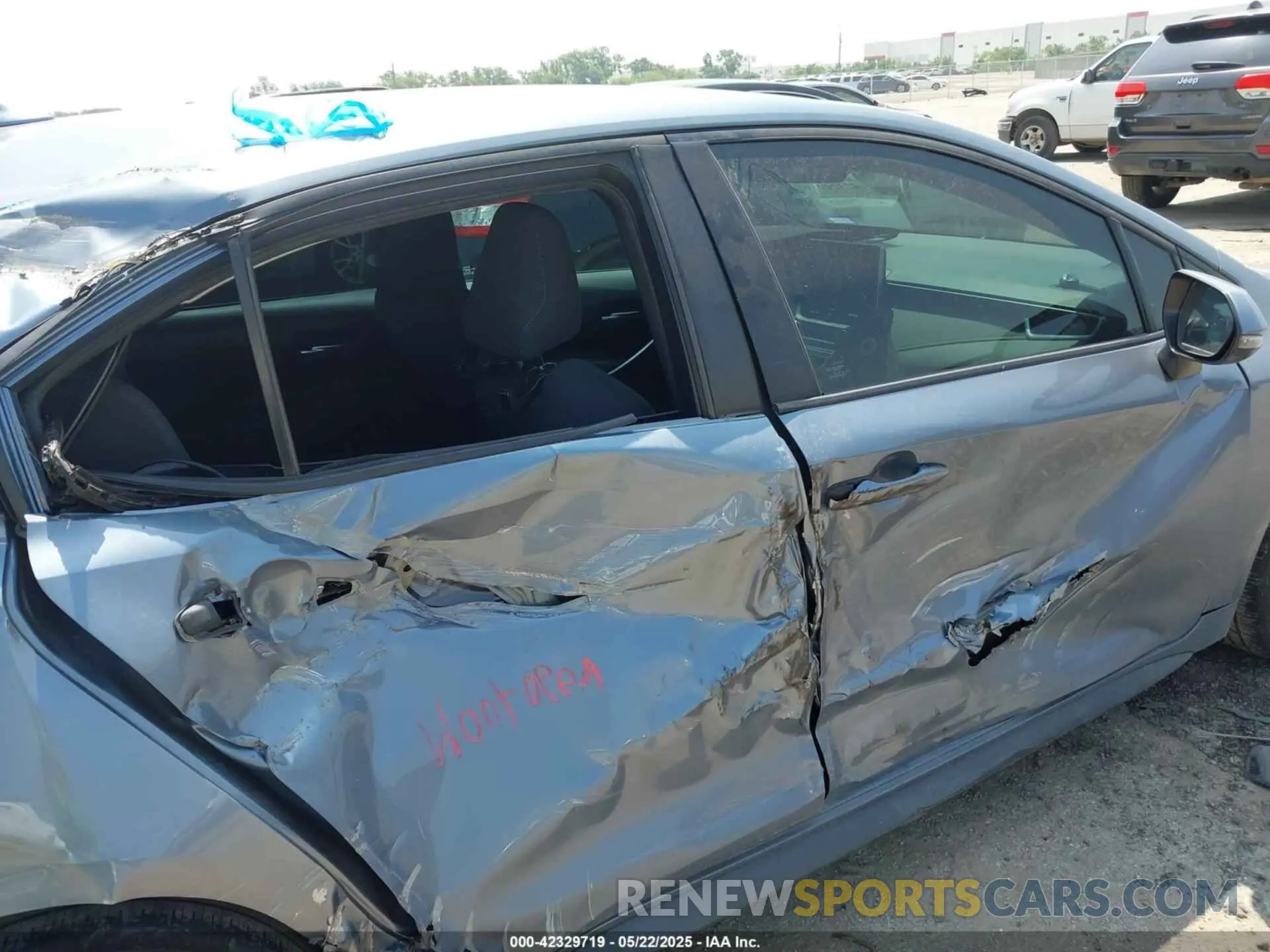 6 Photograph of a damaged car 5YFS4RCE9LP031332 TOYOTA COROLLA 2020