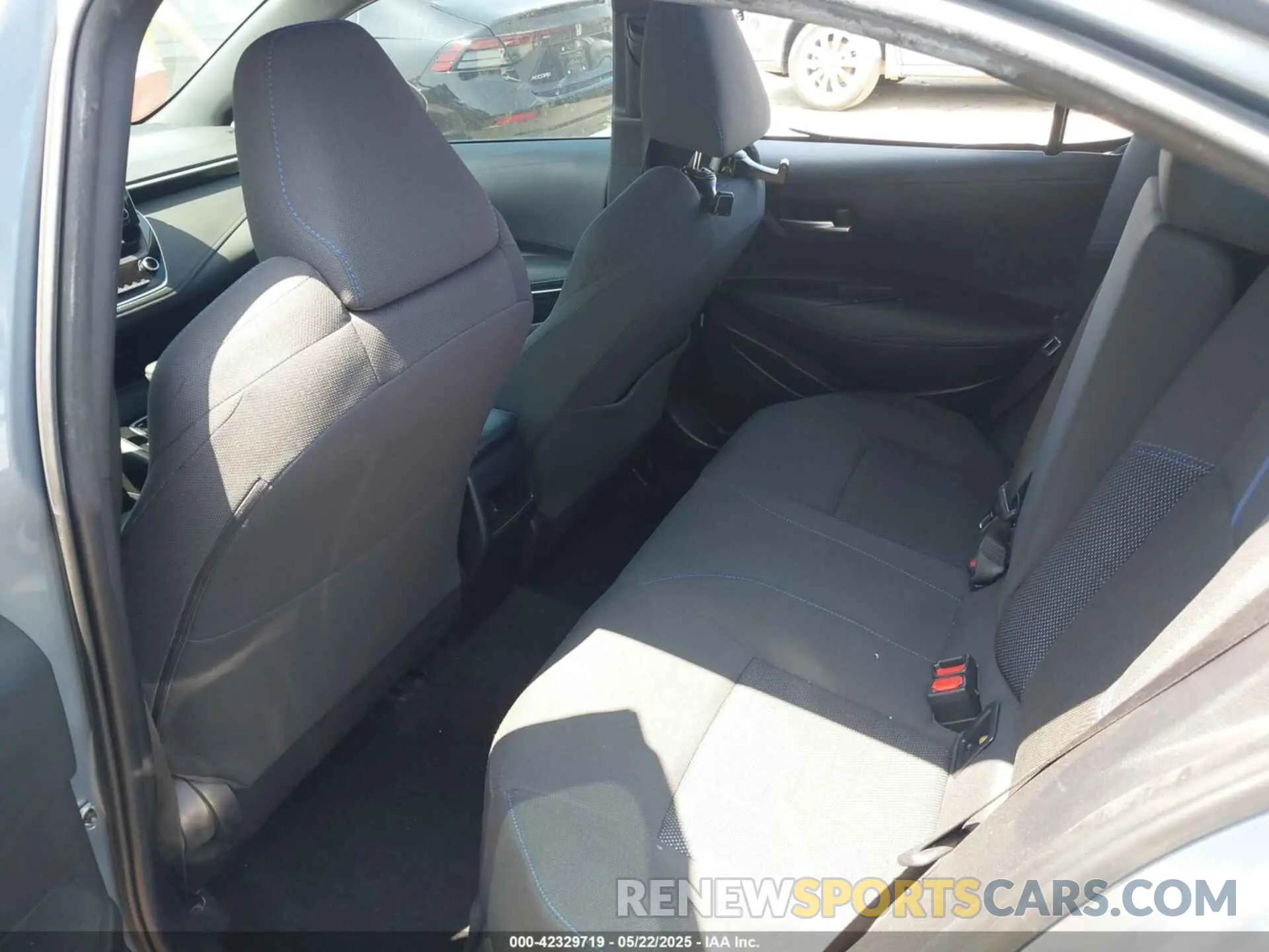 8 Photograph of a damaged car 5YFS4RCE9LP031332 TOYOTA COROLLA 2020