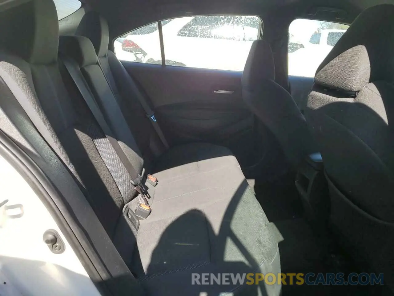 10 Photograph of a damaged car 5YFS4RCE9LP034618 TOYOTA COROLLA 2020