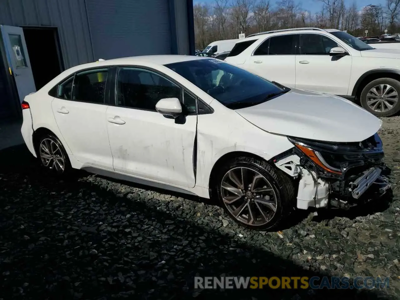 4 Photograph of a damaged car 5YFS4RCE9LP034618 TOYOTA COROLLA 2020