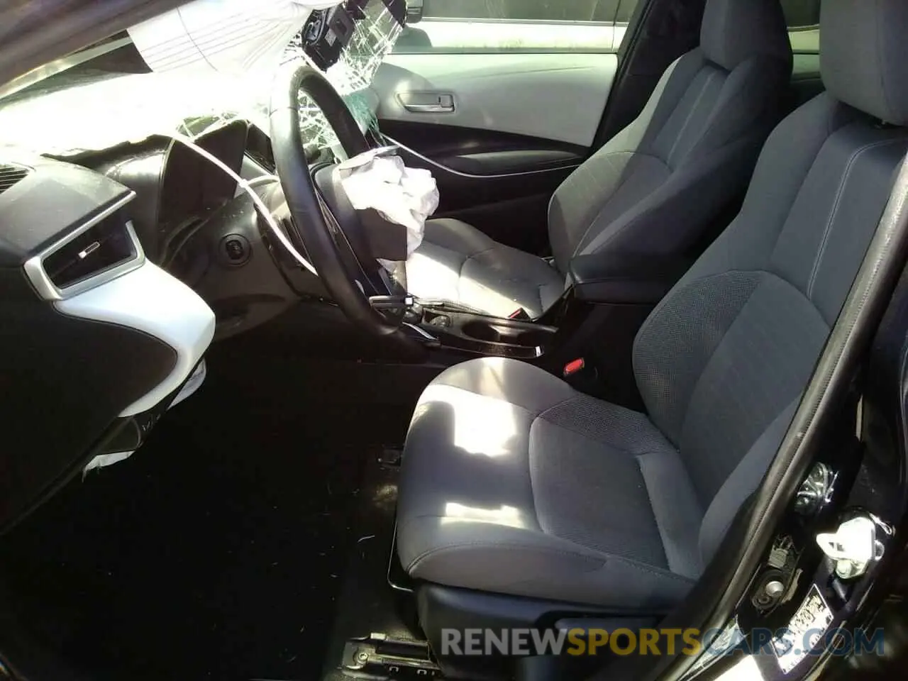 7 Photograph of a damaged car 5YFS4RCE9LP035025 TOYOTA COROLLA 2020