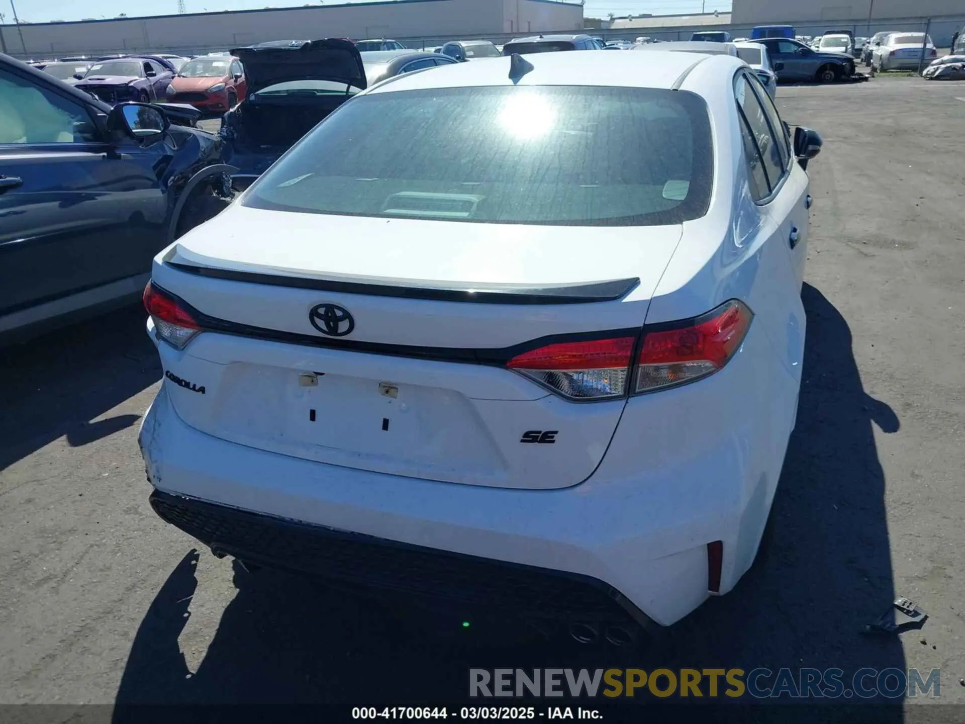 17 Photograph of a damaged car 5YFS4RCE9LP035414 TOYOTA COROLLA 2020