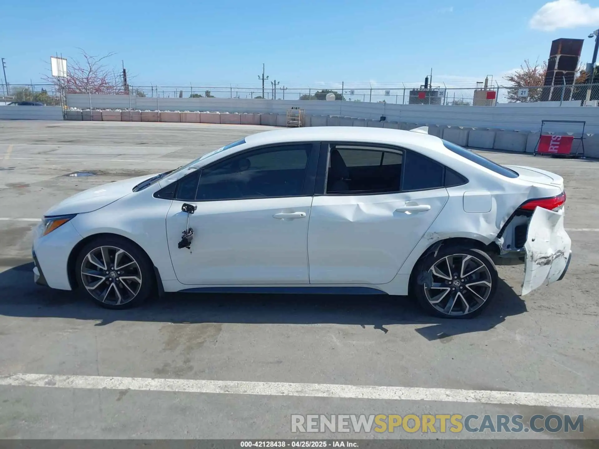 14 Photograph of a damaged car 5YFS4RCE9LP043707 TOYOTA COROLLA 2020