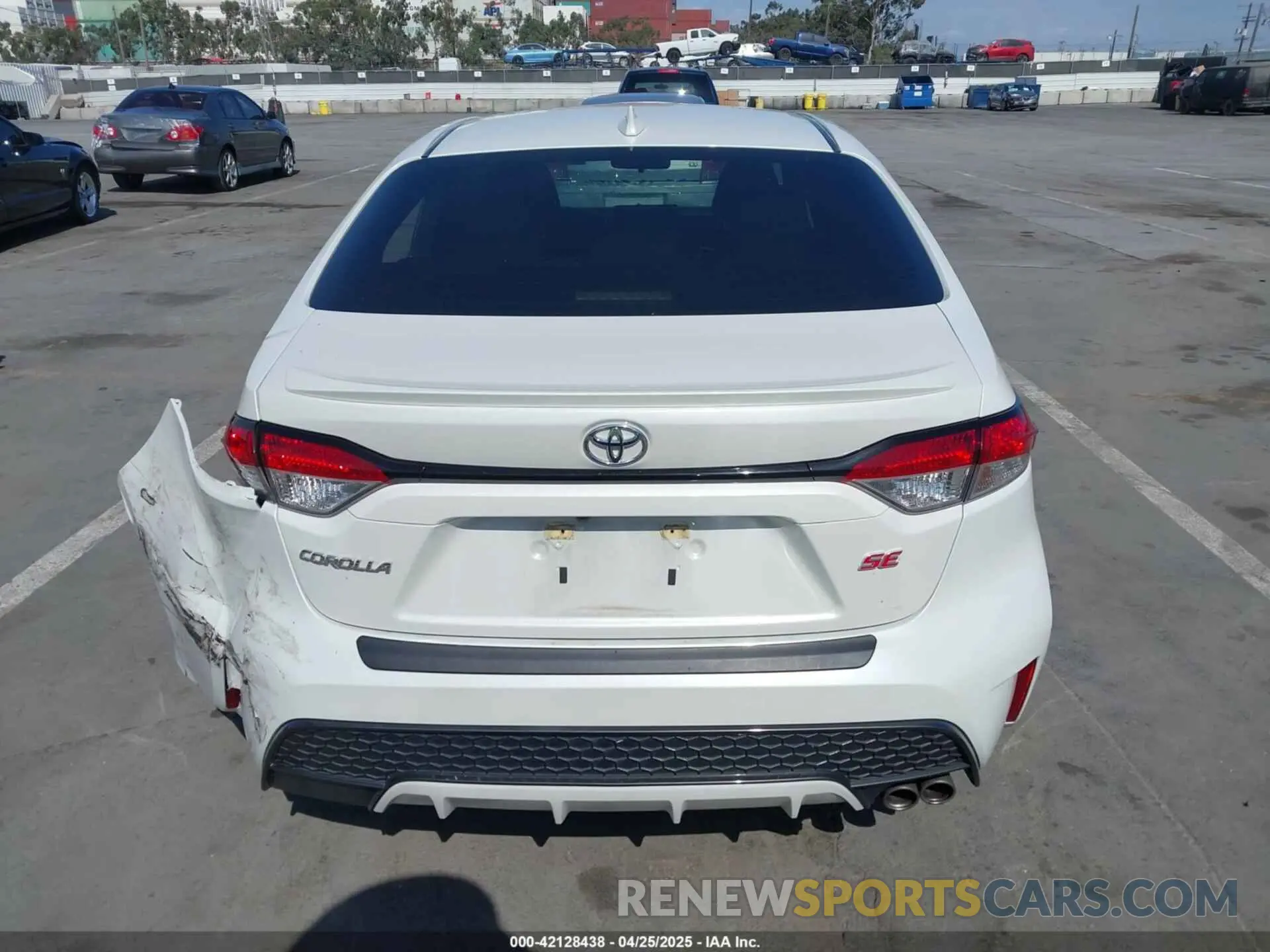 16 Photograph of a damaged car 5YFS4RCE9LP043707 TOYOTA COROLLA 2020