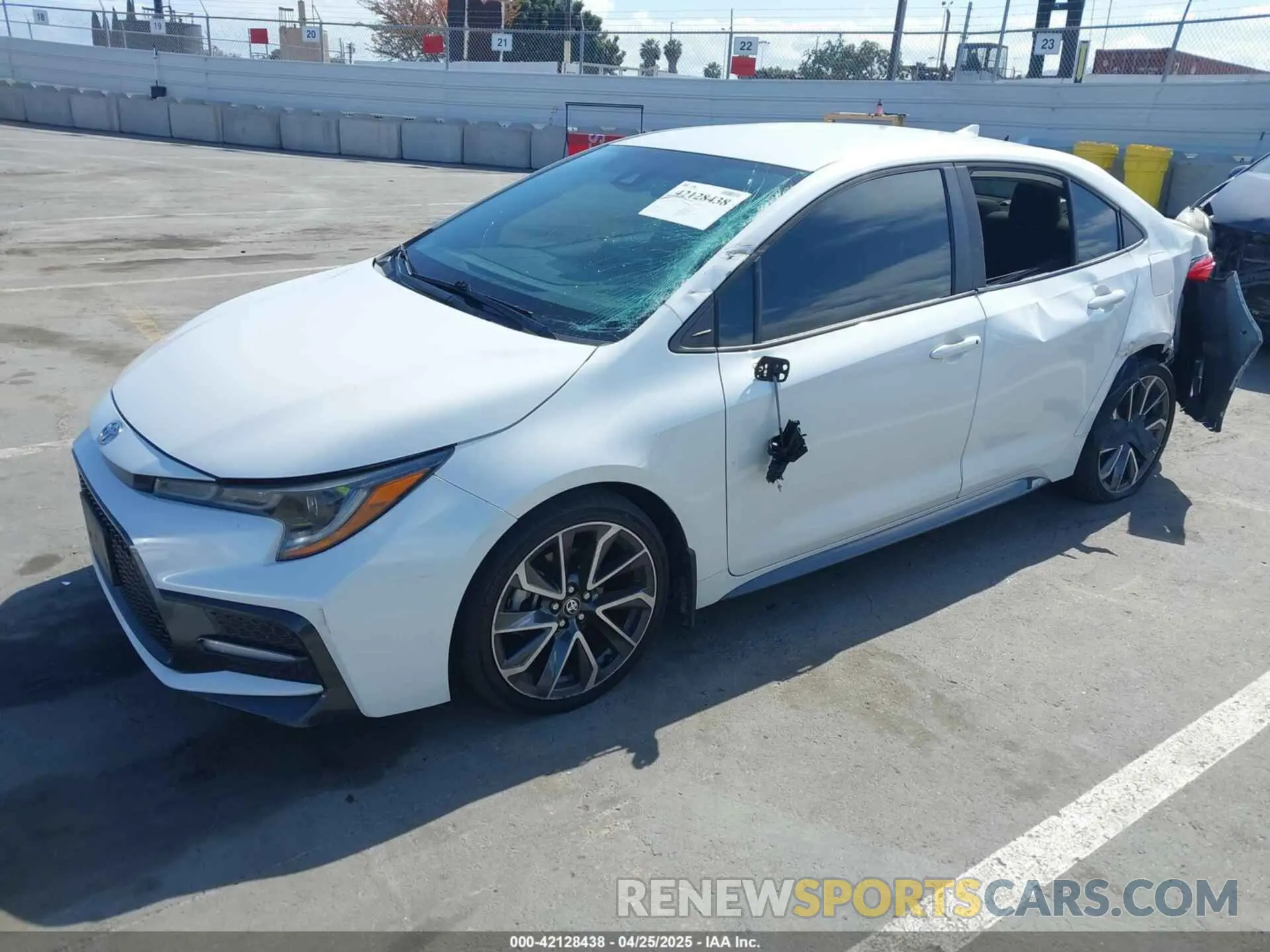2 Photograph of a damaged car 5YFS4RCE9LP043707 TOYOTA COROLLA 2020