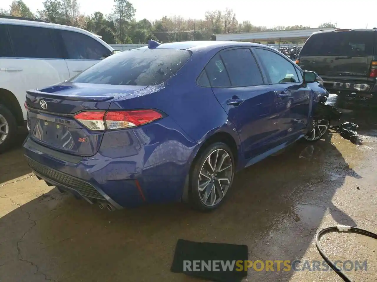 4 Photograph of a damaged car 5YFS4RCE9LP046056 TOYOTA COROLLA 2020