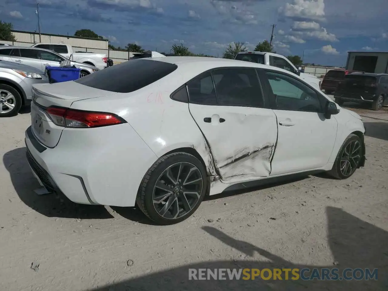 3 Photograph of a damaged car 5YFS4RCEXLP024096 TOYOTA COROLLA 2020