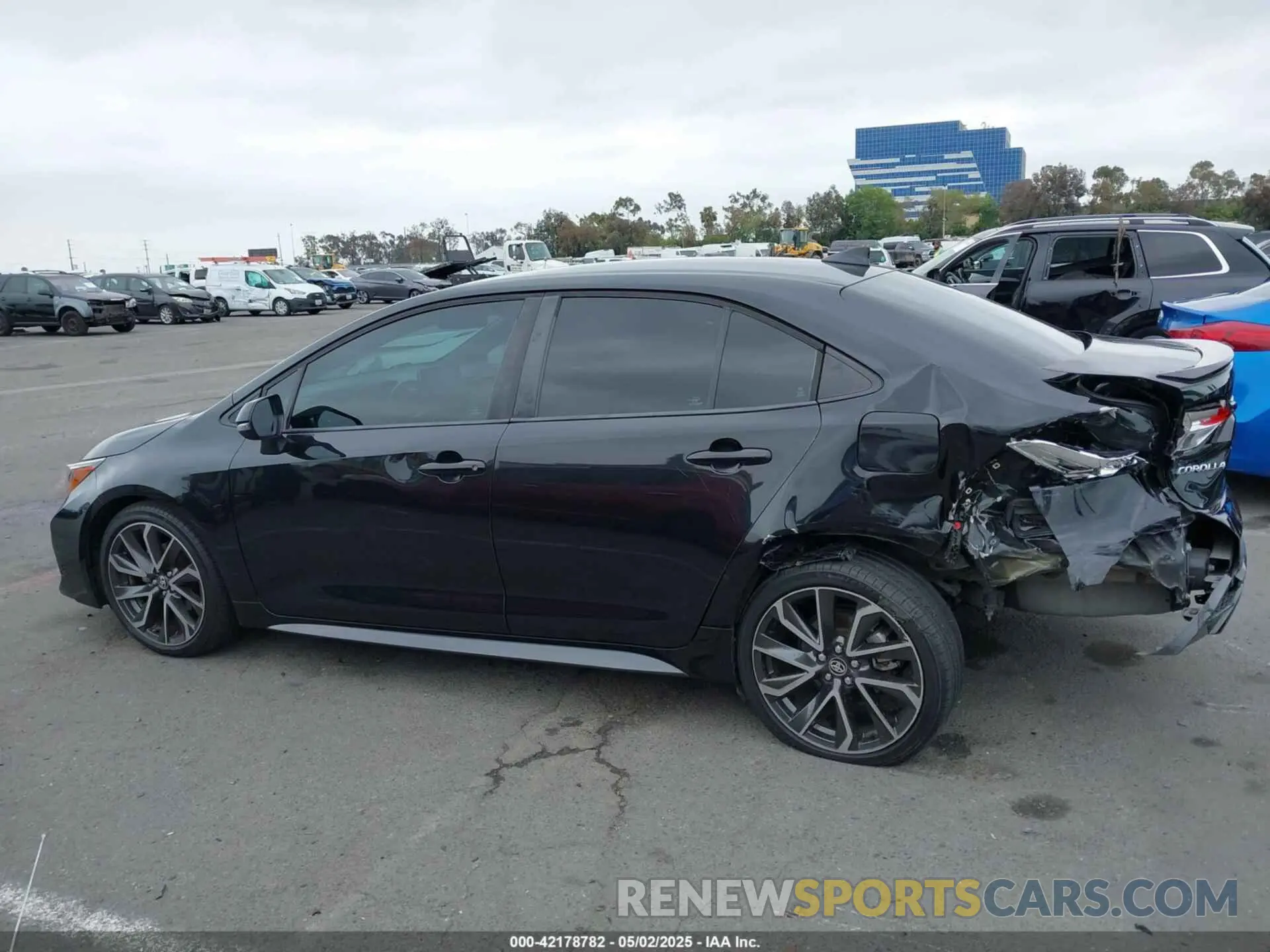 14 Photograph of a damaged car 5YFS4RCEXLP040363 TOYOTA COROLLA 2020