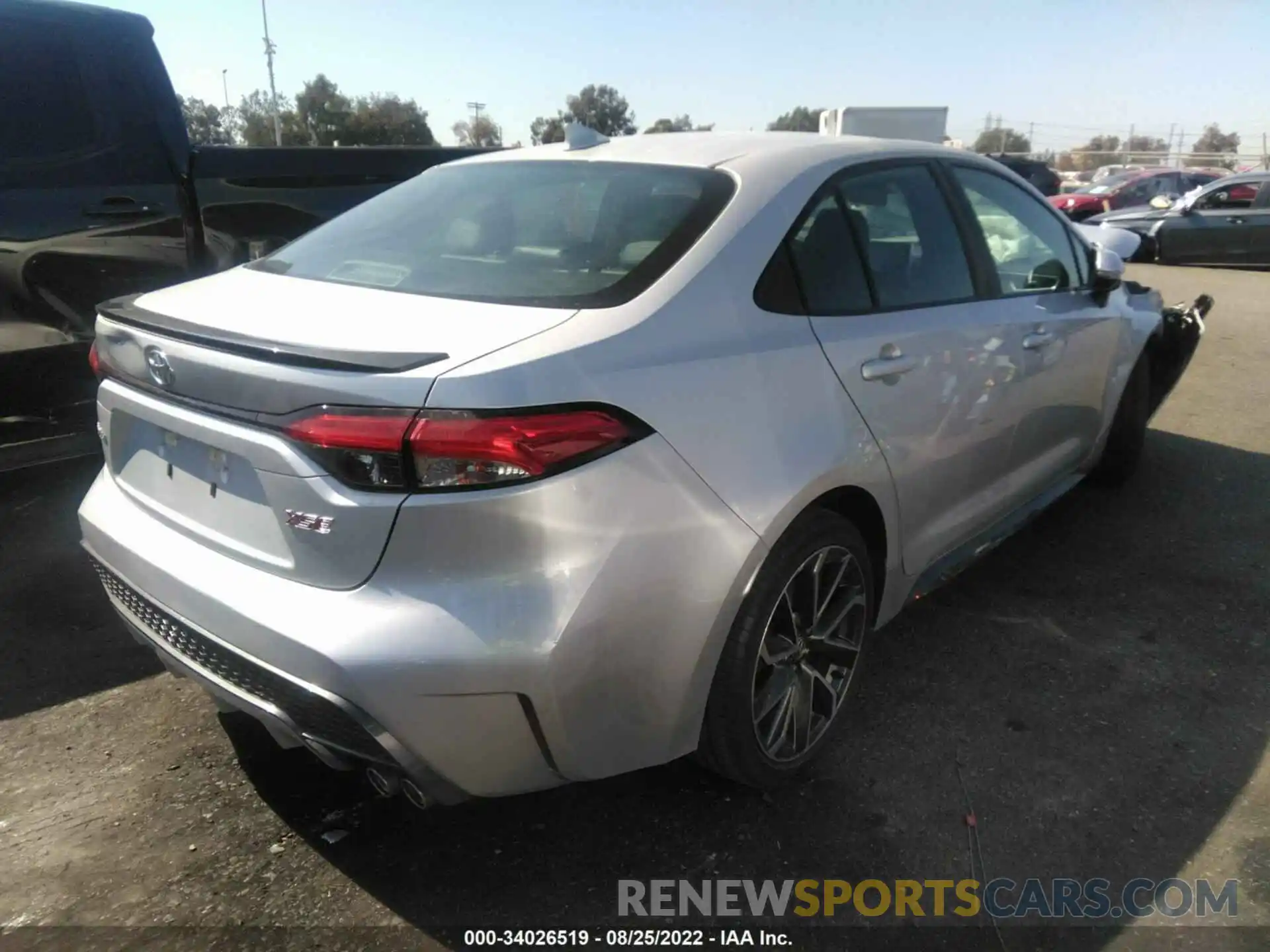 4 Photograph of a damaged car 5YFT4RCE0LP003097 TOYOTA COROLLA 2020