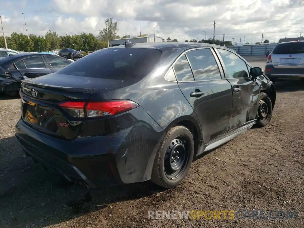 4 Photograph of a damaged car 5YFT4RCE0LP009806 TOYOTA COROLLA 2020