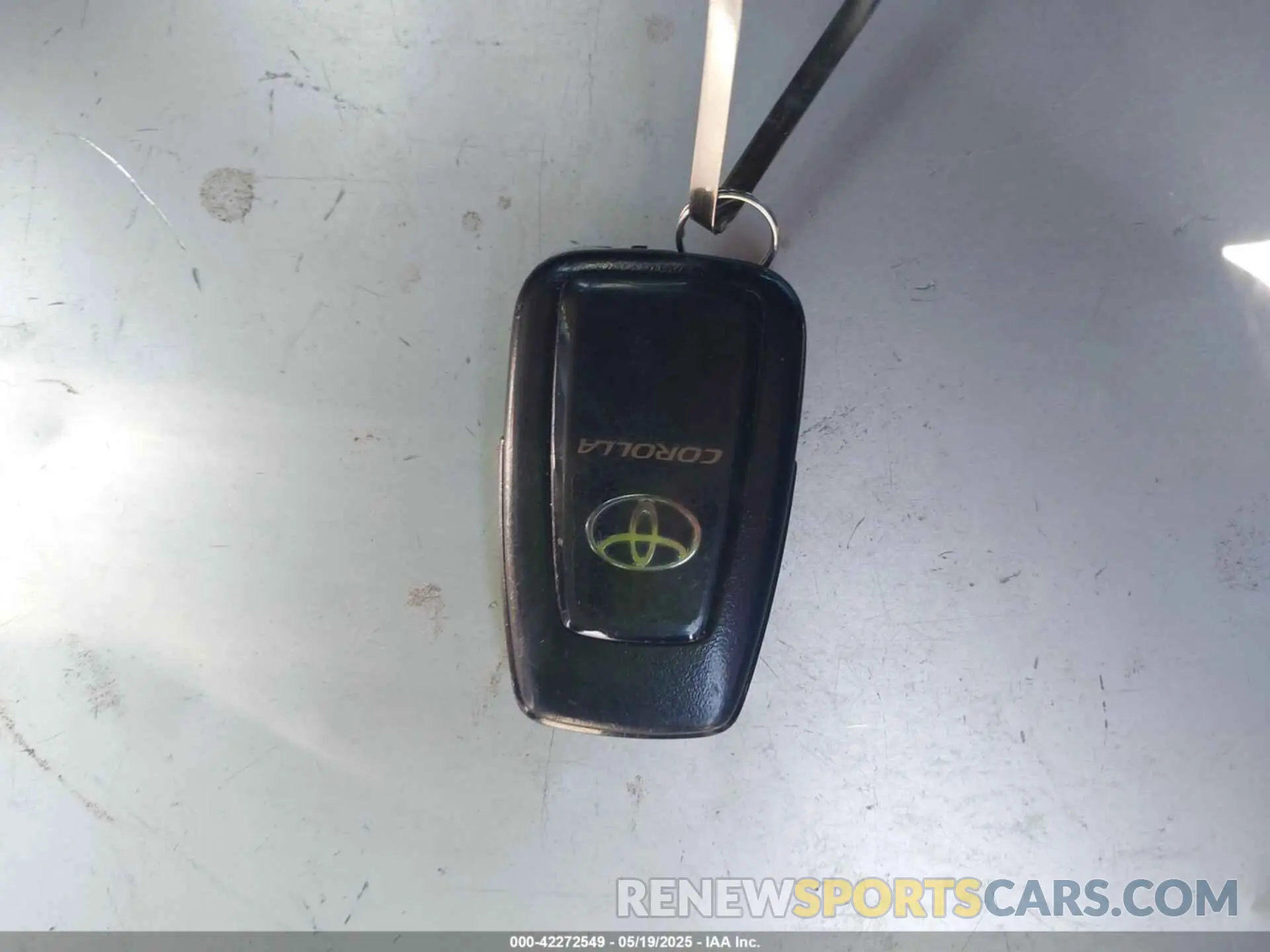 11 Photograph of a damaged car 5YFT4RCE1LP039347 TOYOTA COROLLA 2020