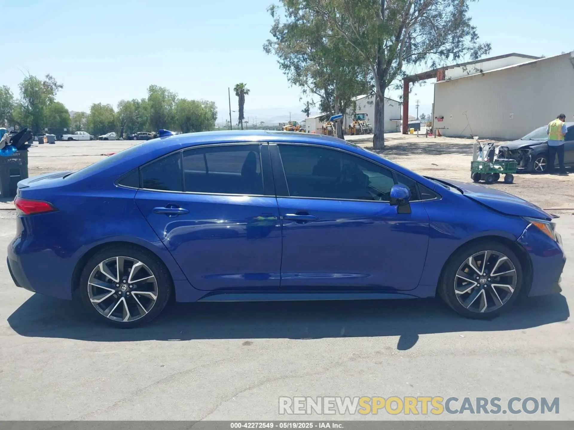 13 Photograph of a damaged car 5YFT4RCE1LP039347 TOYOTA COROLLA 2020