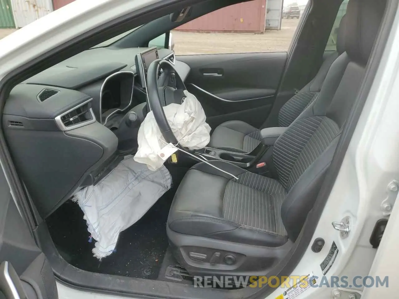 7 Photograph of a damaged car 5YFT4RCE2LP053676 TOYOTA COROLLA 2020